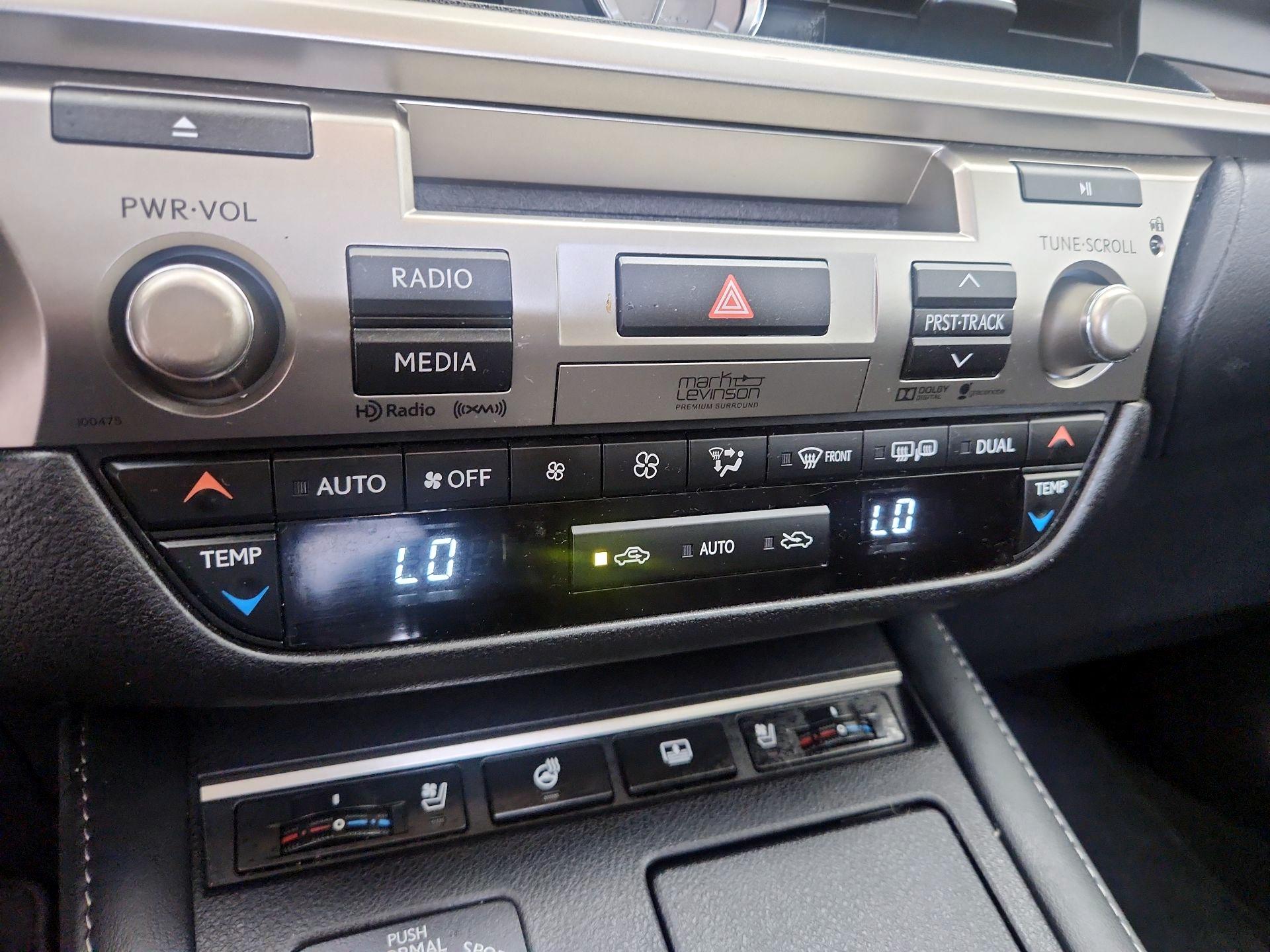 Thumbnail: 2016 Lexus ES - 17