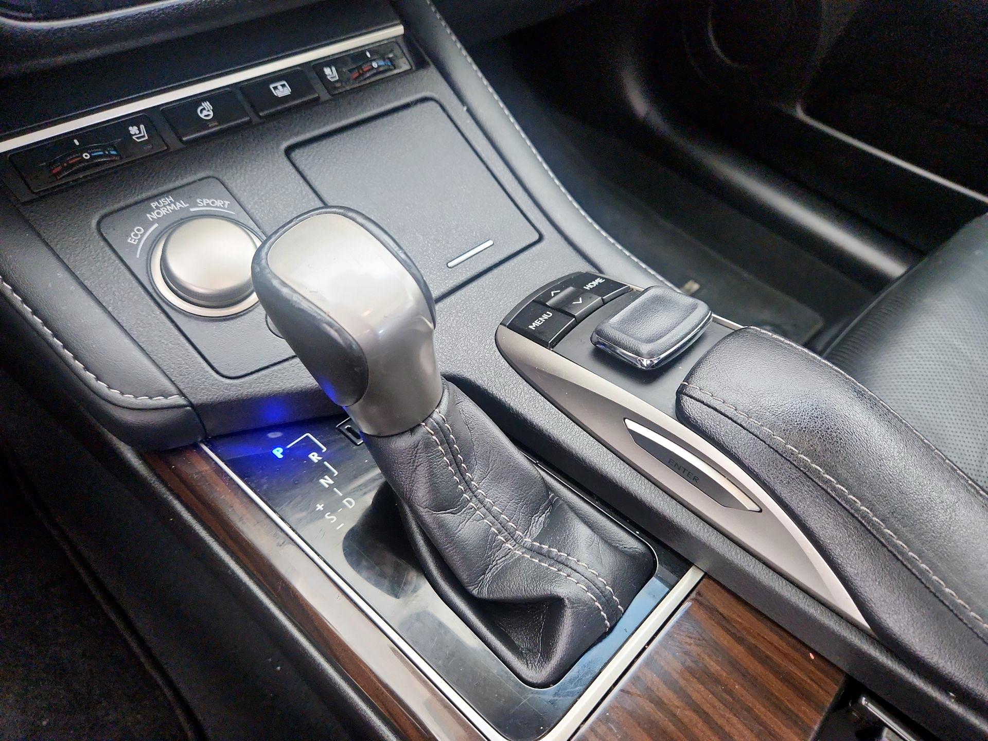 Thumbnail: 2016 Lexus ES - 18