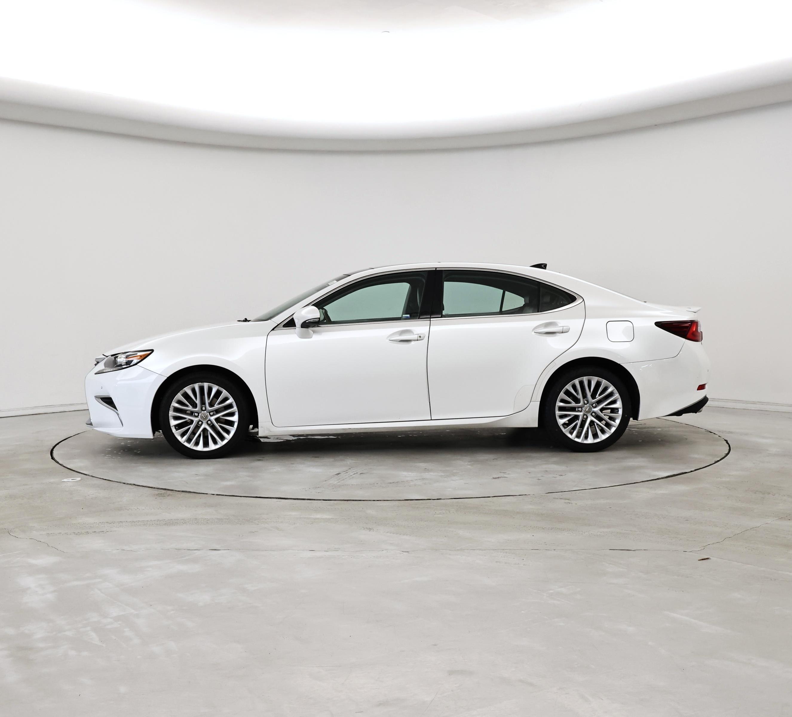 Thumbnail: 2016 Lexus ES - 3