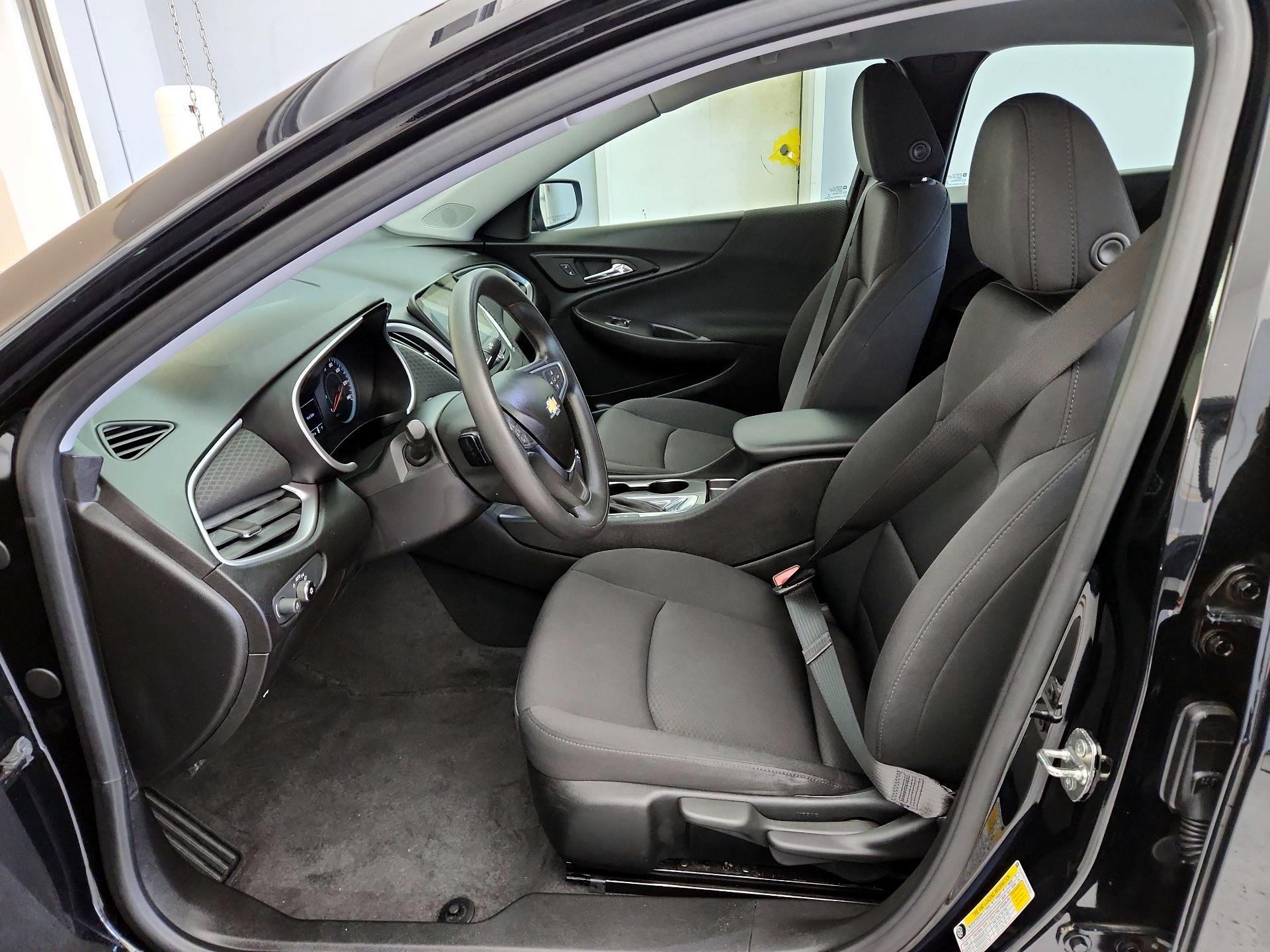 Thumbnail: 2019 Chevrolet Malibu - 11