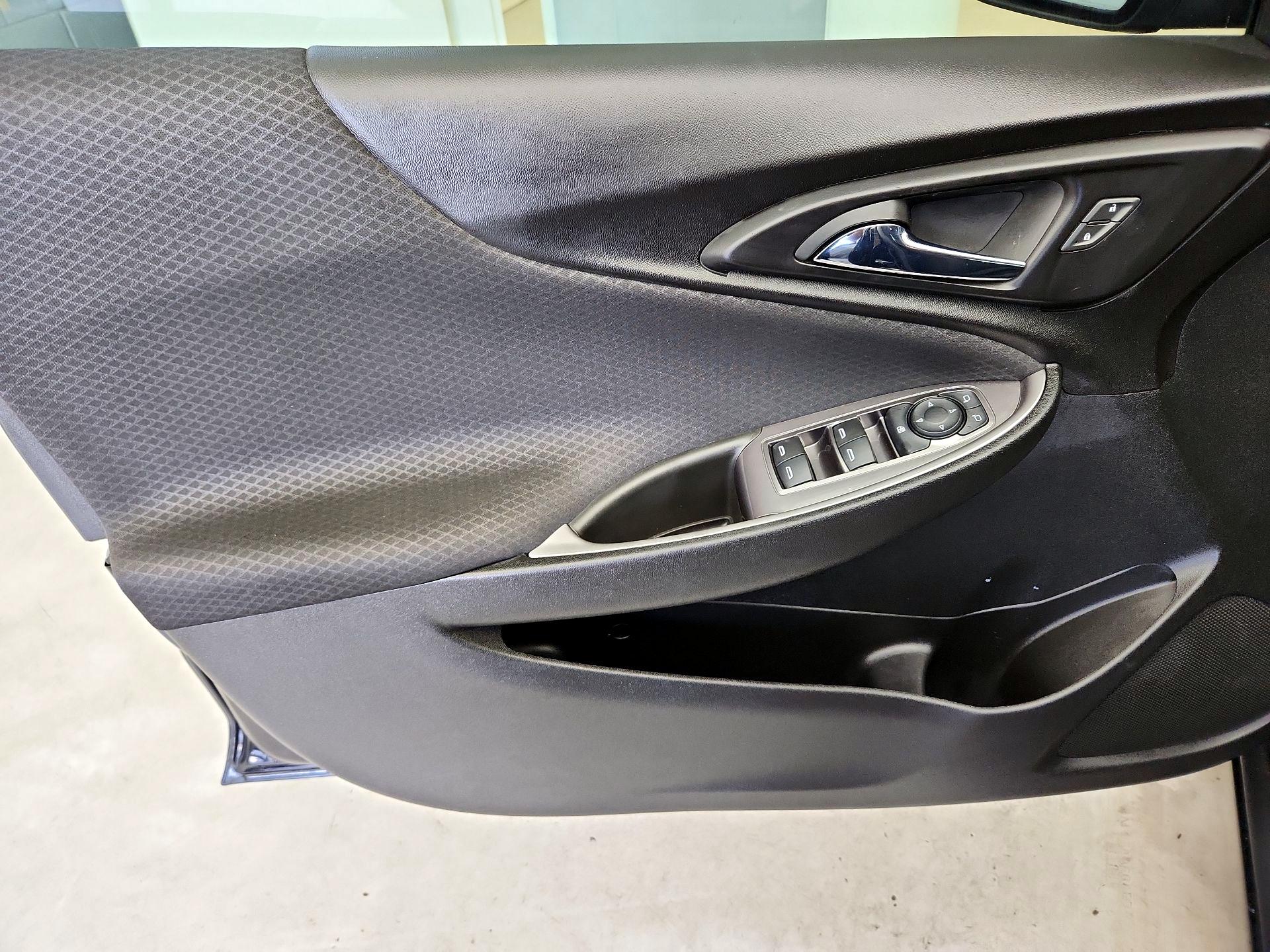 Thumbnail: 2019 Chevrolet Malibu - 12