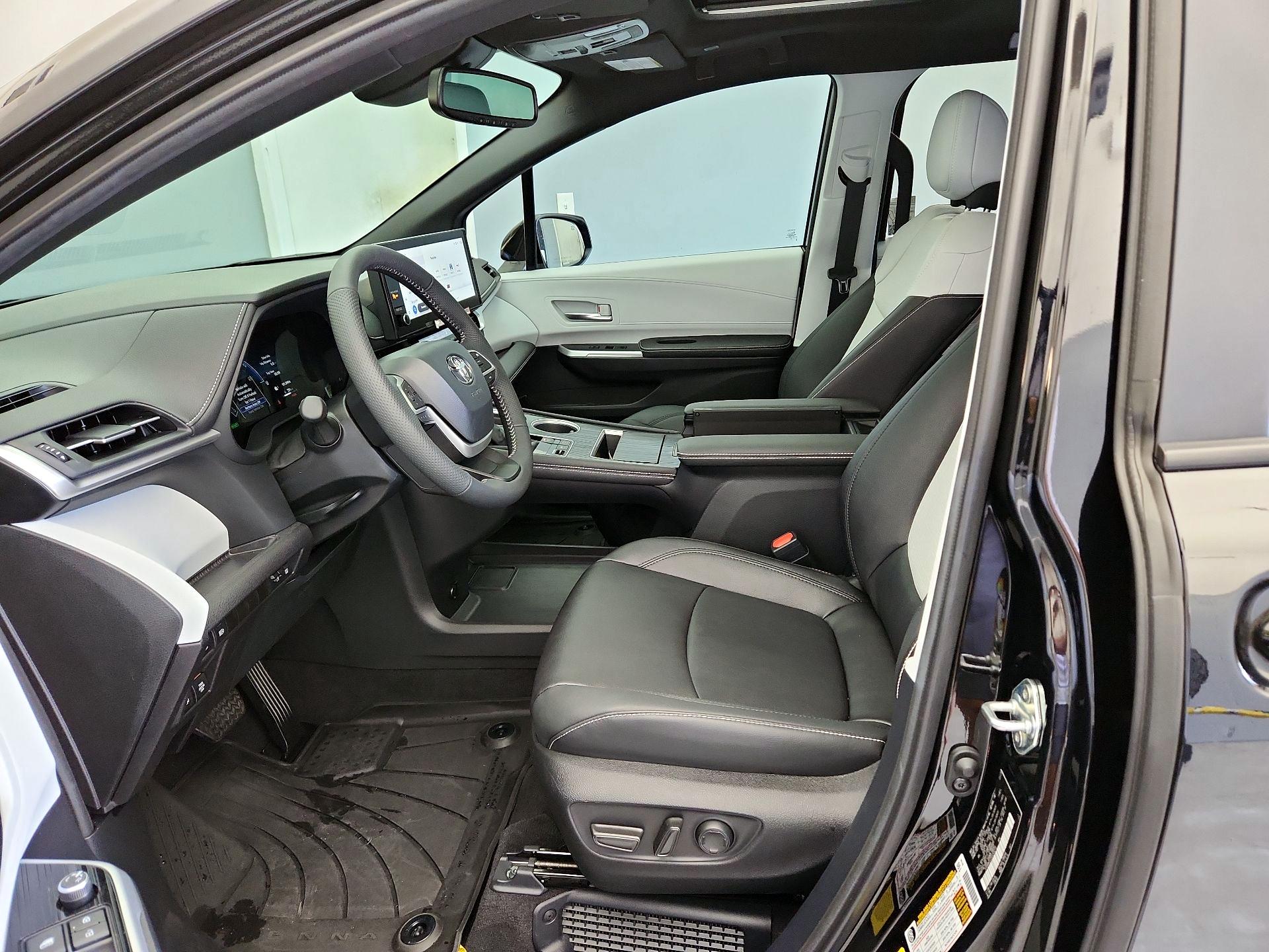 Thumbnail: 2025 Toyota Sienna - 11