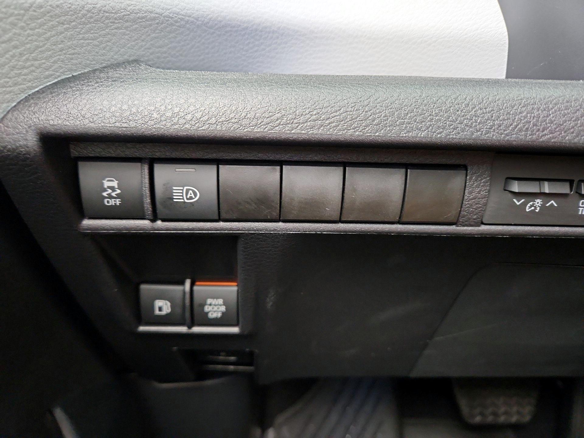 Thumbnail: 2025 Toyota Sienna - 13