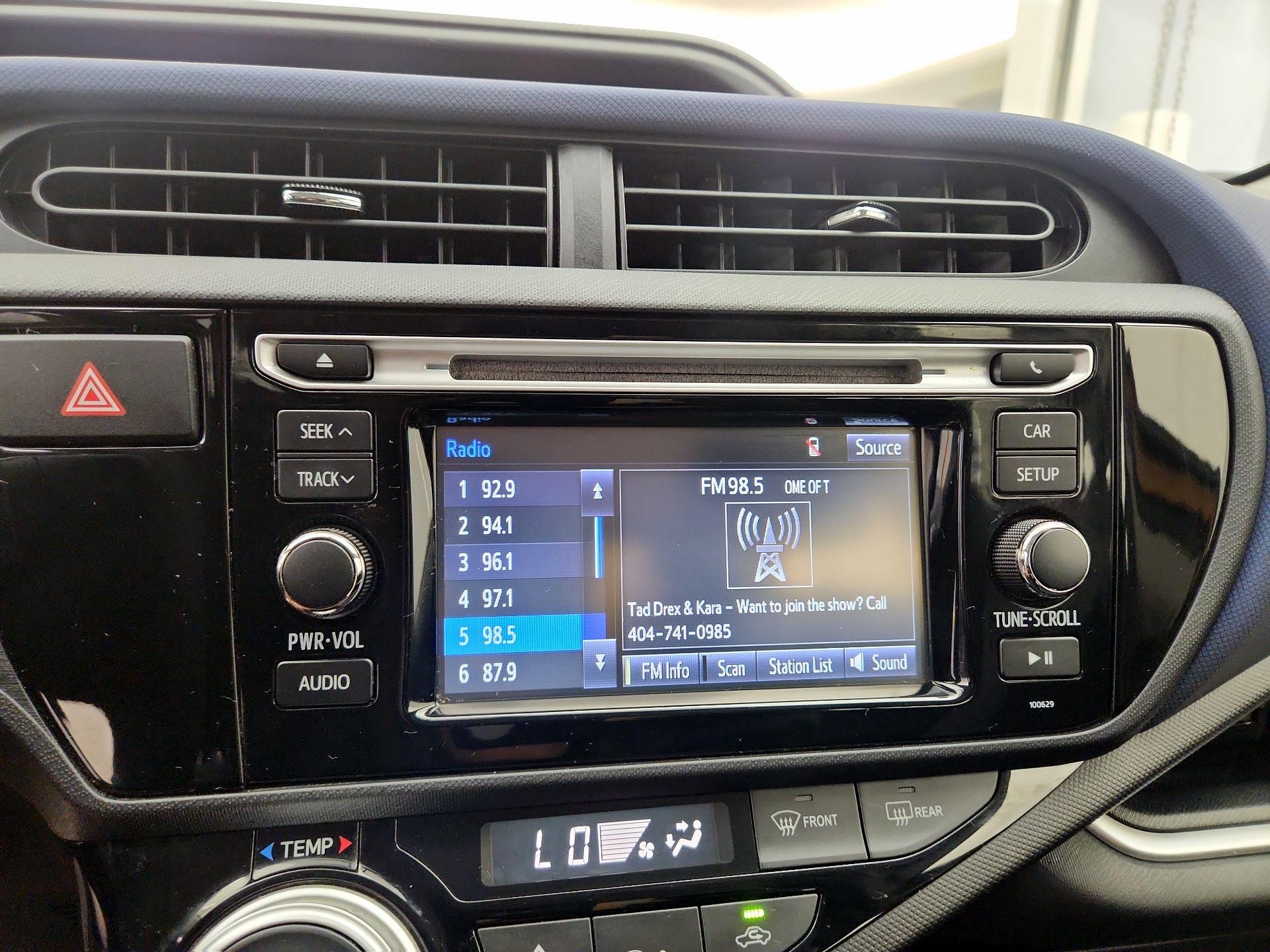 Thumbnail: 2016 Toyota Prius c - 14