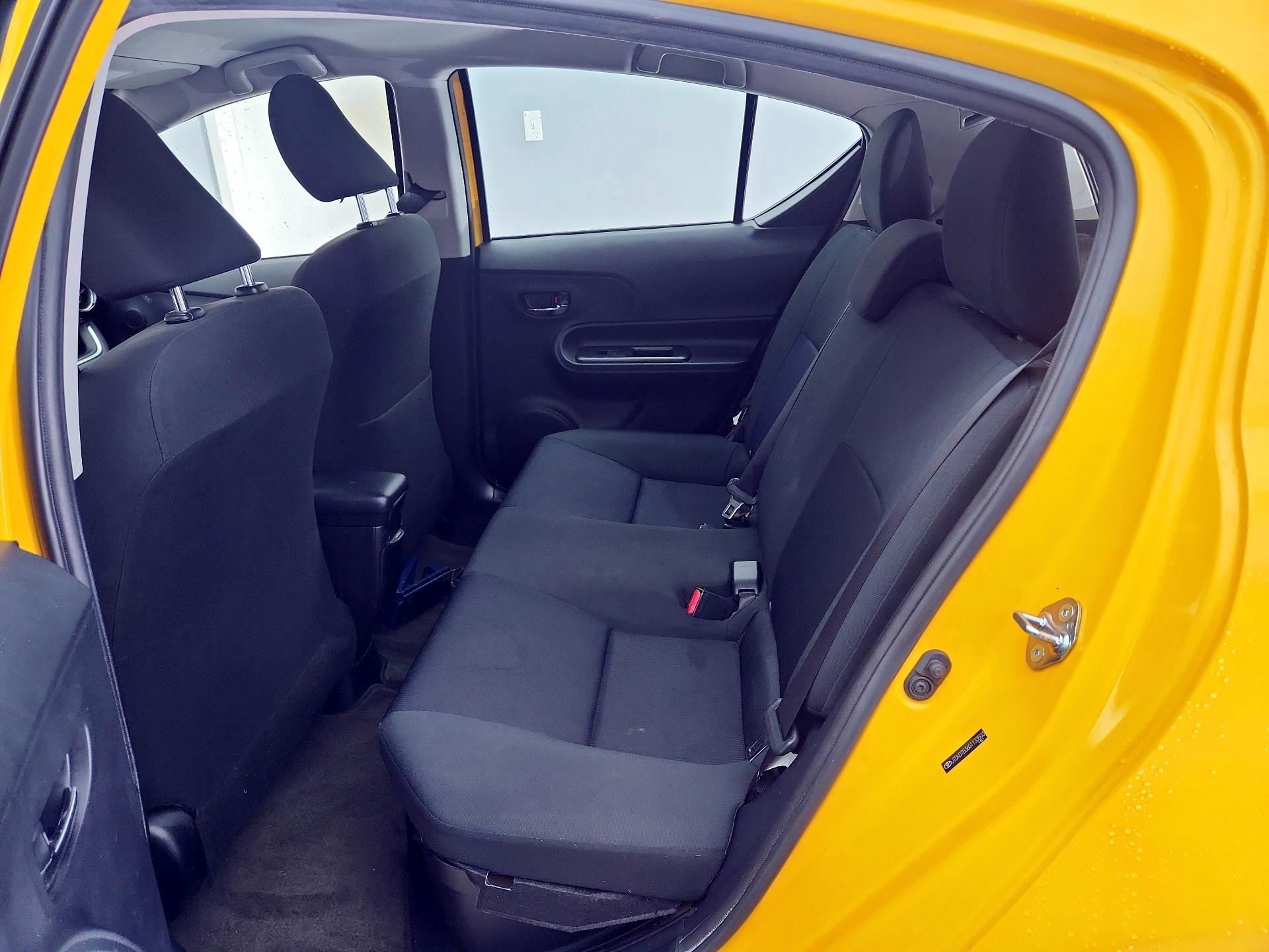 Thumbnail: 2016 Toyota Prius c - 18