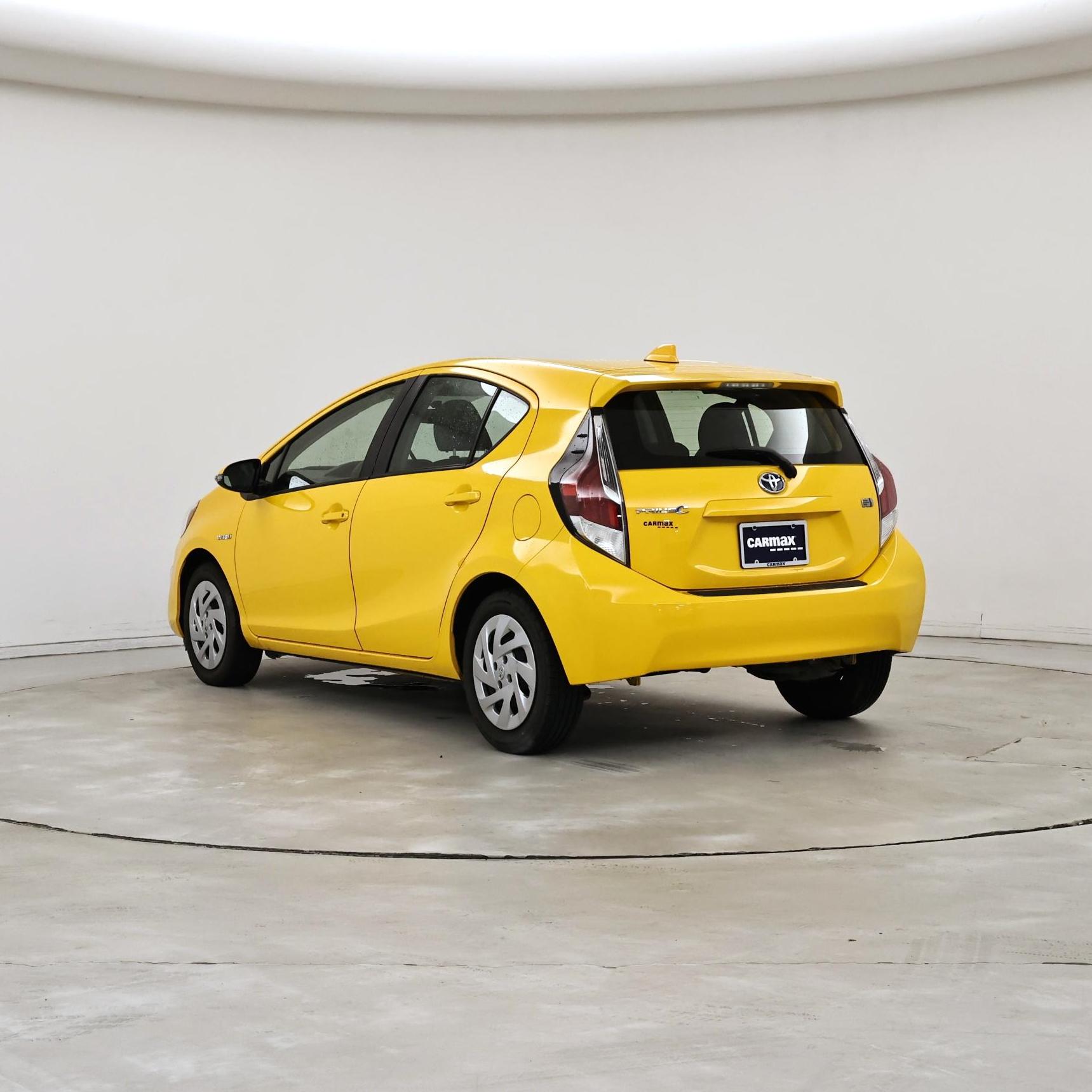 Thumbnail: 2016 Toyota Prius c - 2