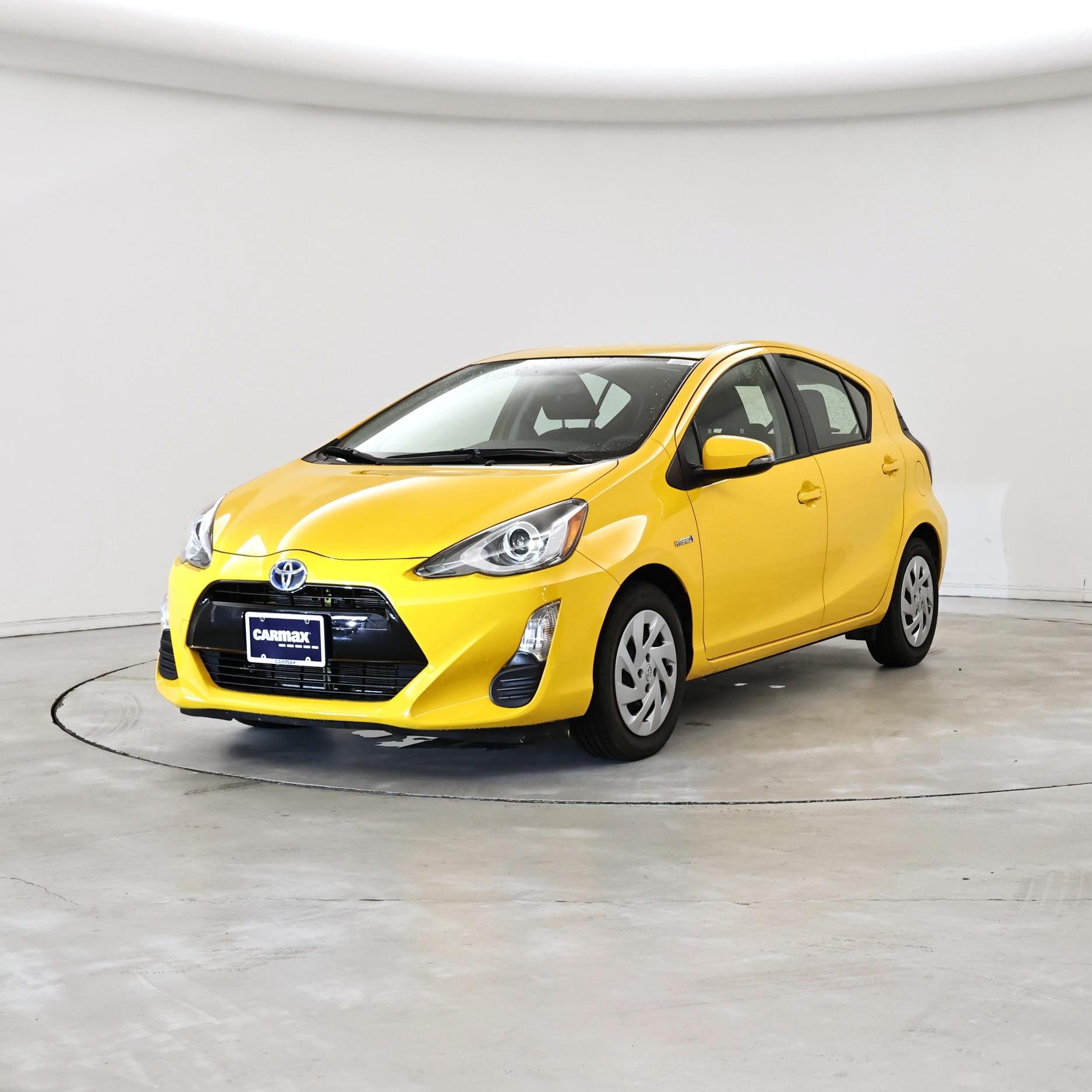 Thumbnail: 2016 Toyota Prius c - 4