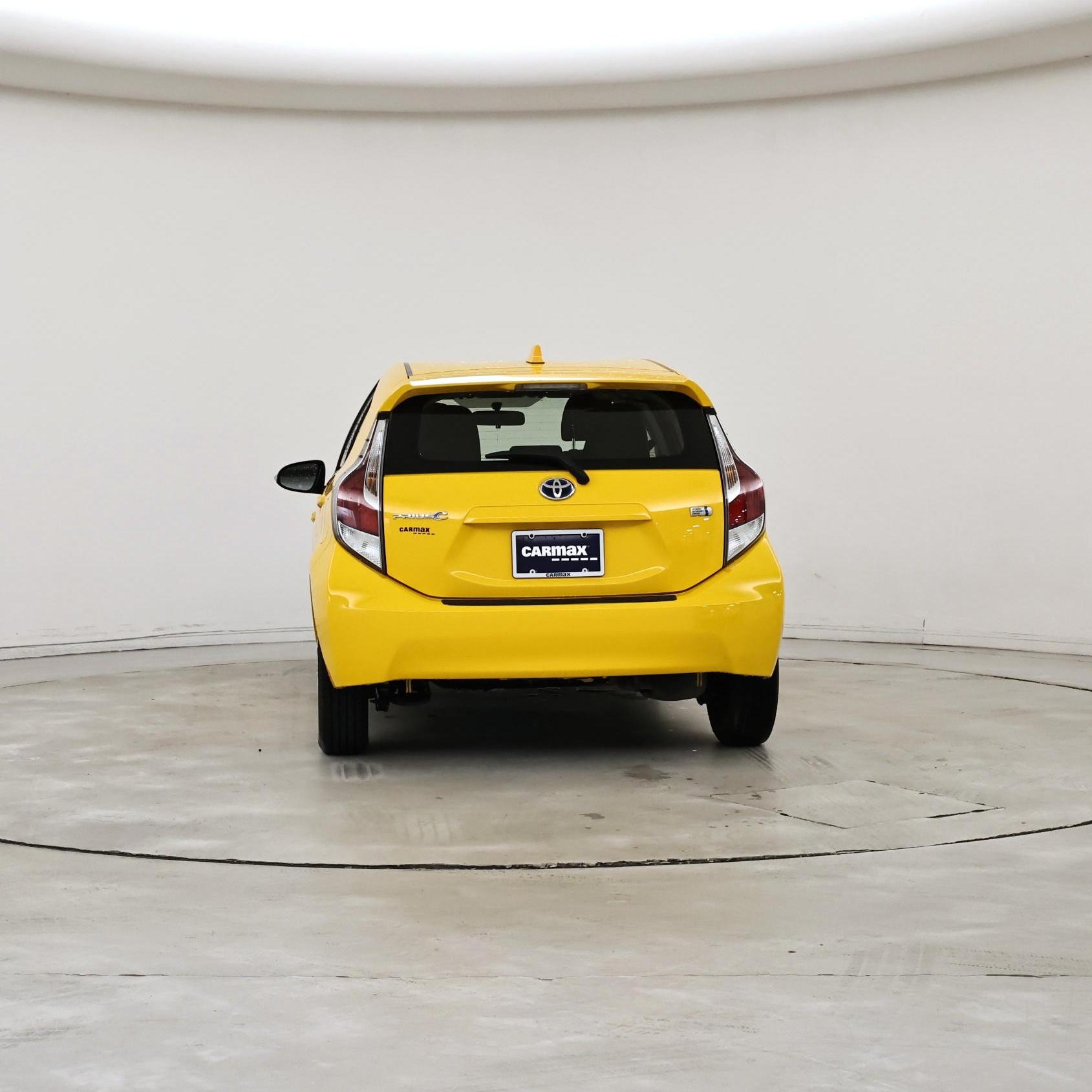 Thumbnail: 2016 Toyota Prius c - 6