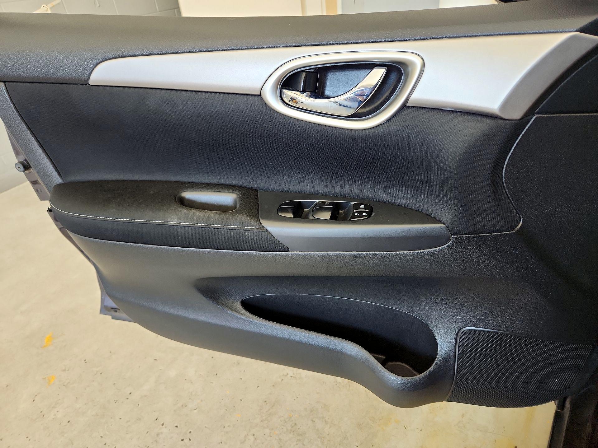 Thumbnail: 2015 Nissan Sentra - 12