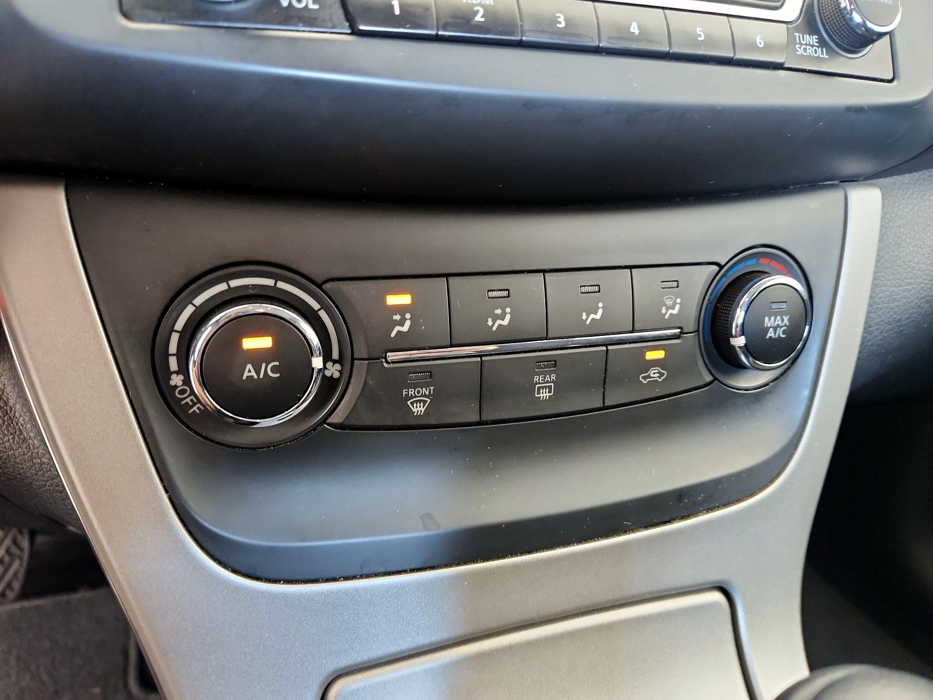 Thumbnail: 2015 Nissan Sentra - 16