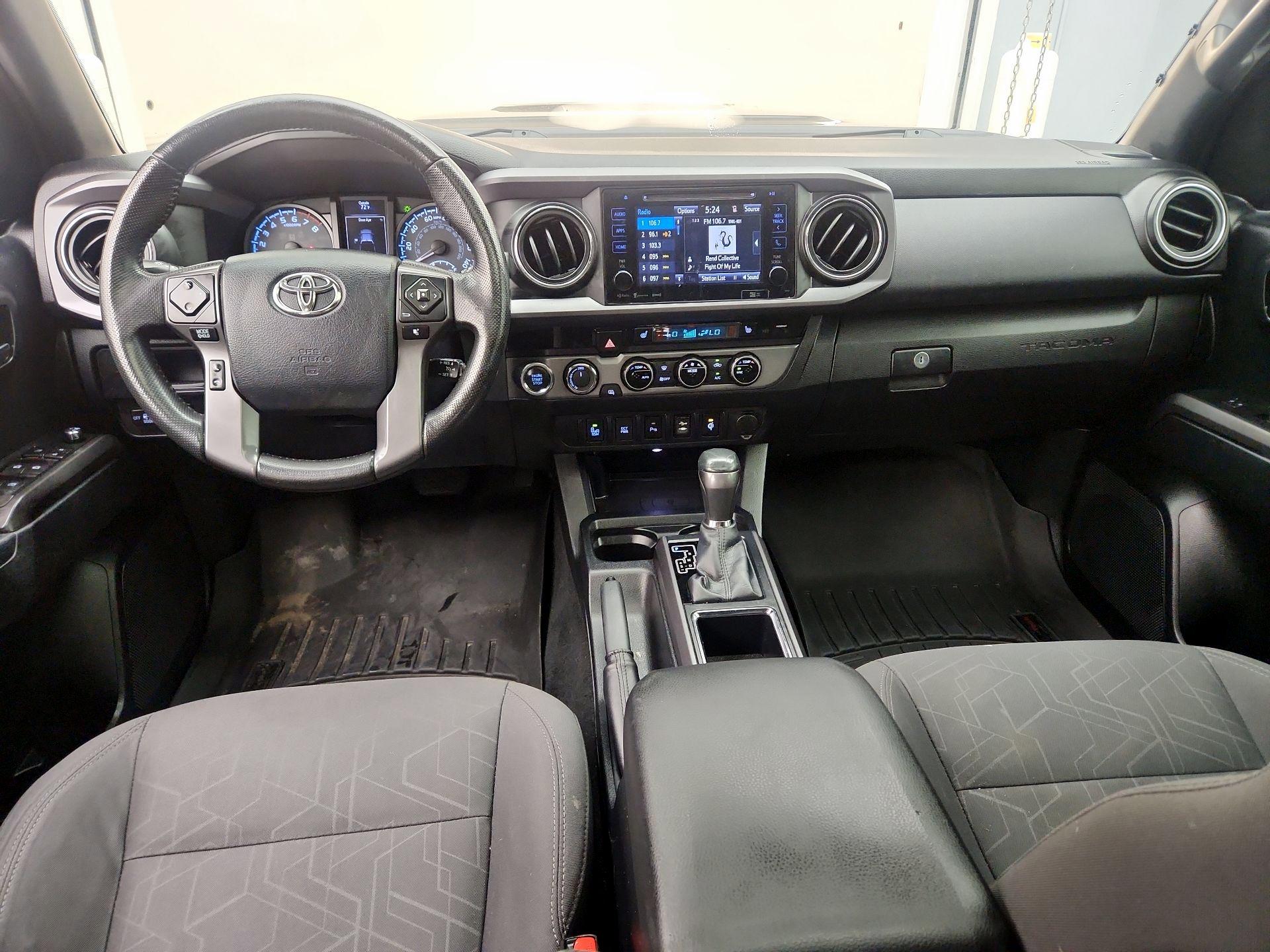 Thumbnail: 2016 Toyota Tacoma - 9