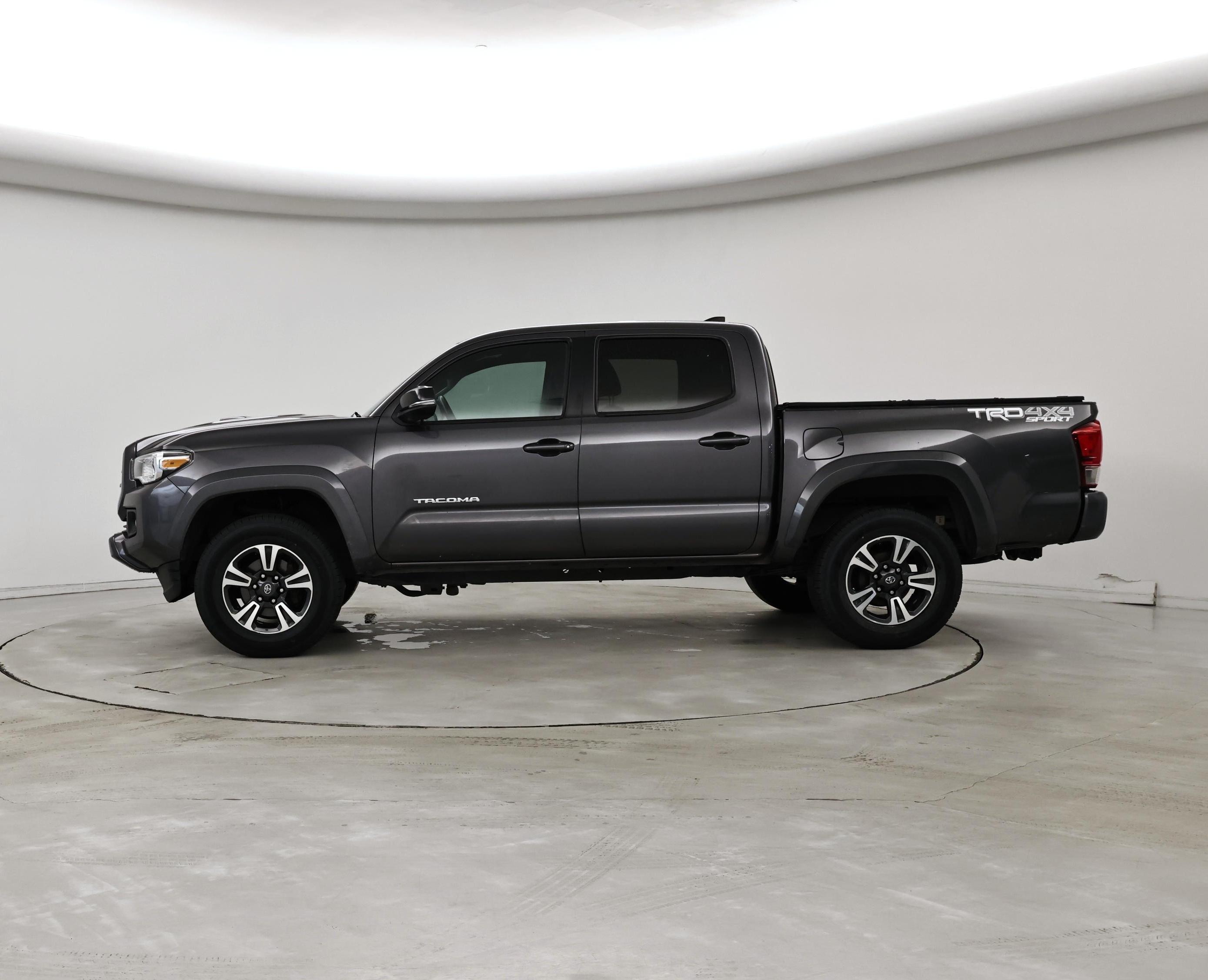 Thumbnail: 2016 Toyota Tacoma - 3