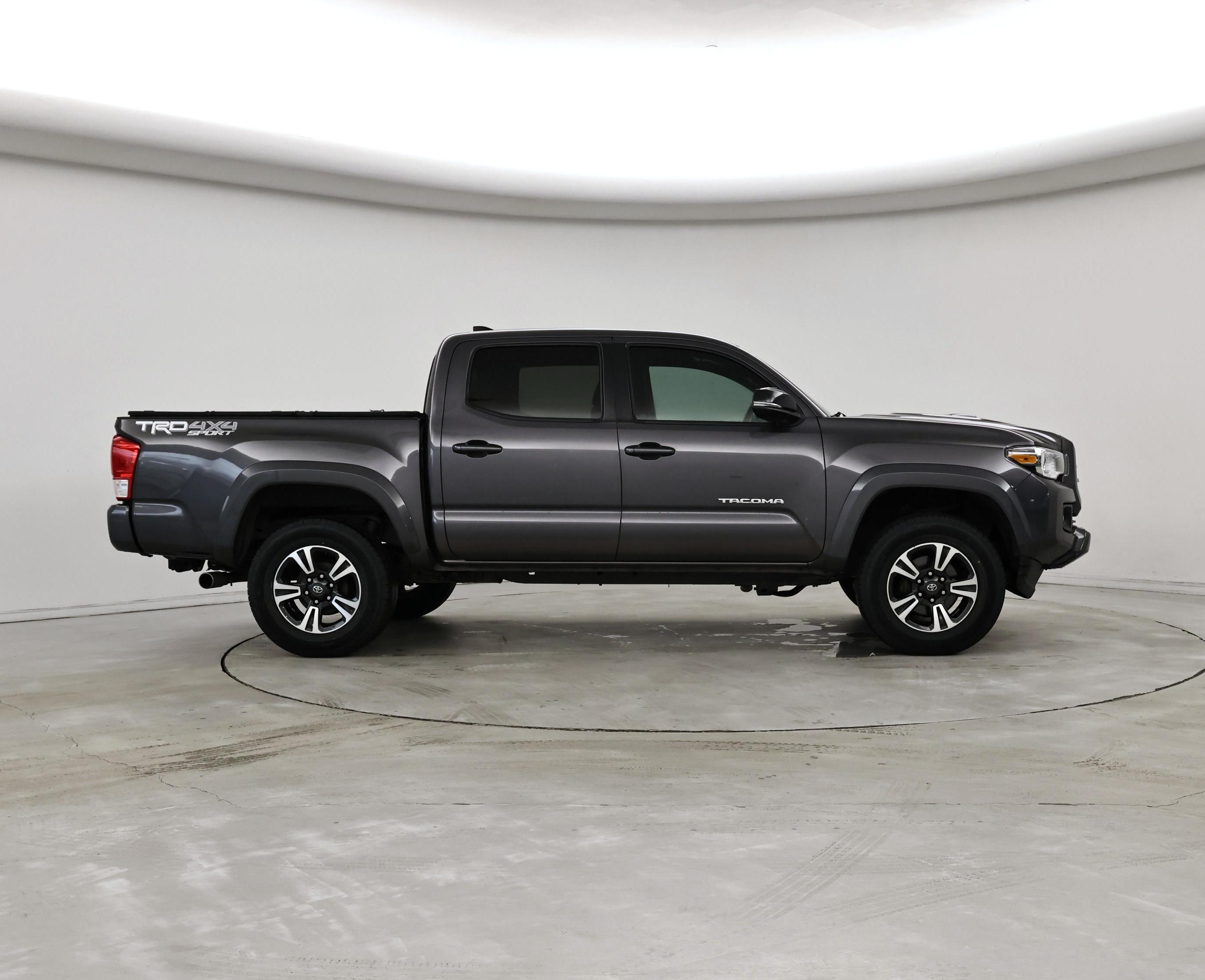 Thumbnail: 2016 Toyota Tacoma - 7