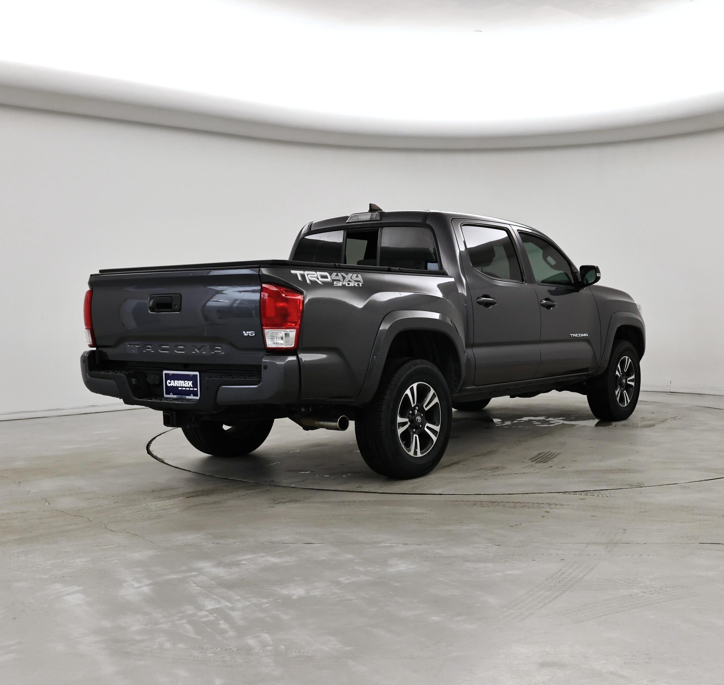 Thumbnail: 2016 Toyota Tacoma - 8