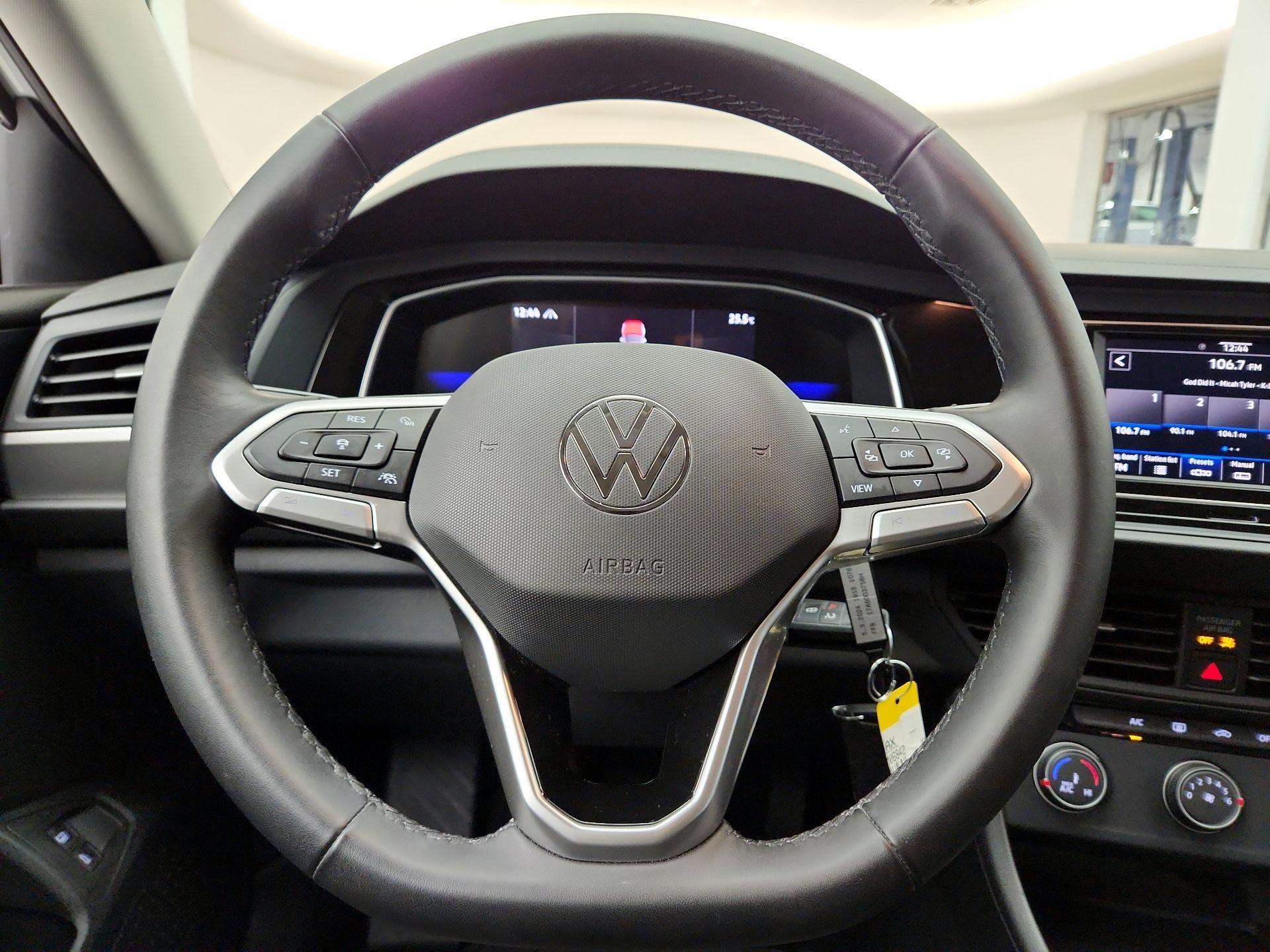 Thumbnail: 2024 Volkswagen Jetta - 10