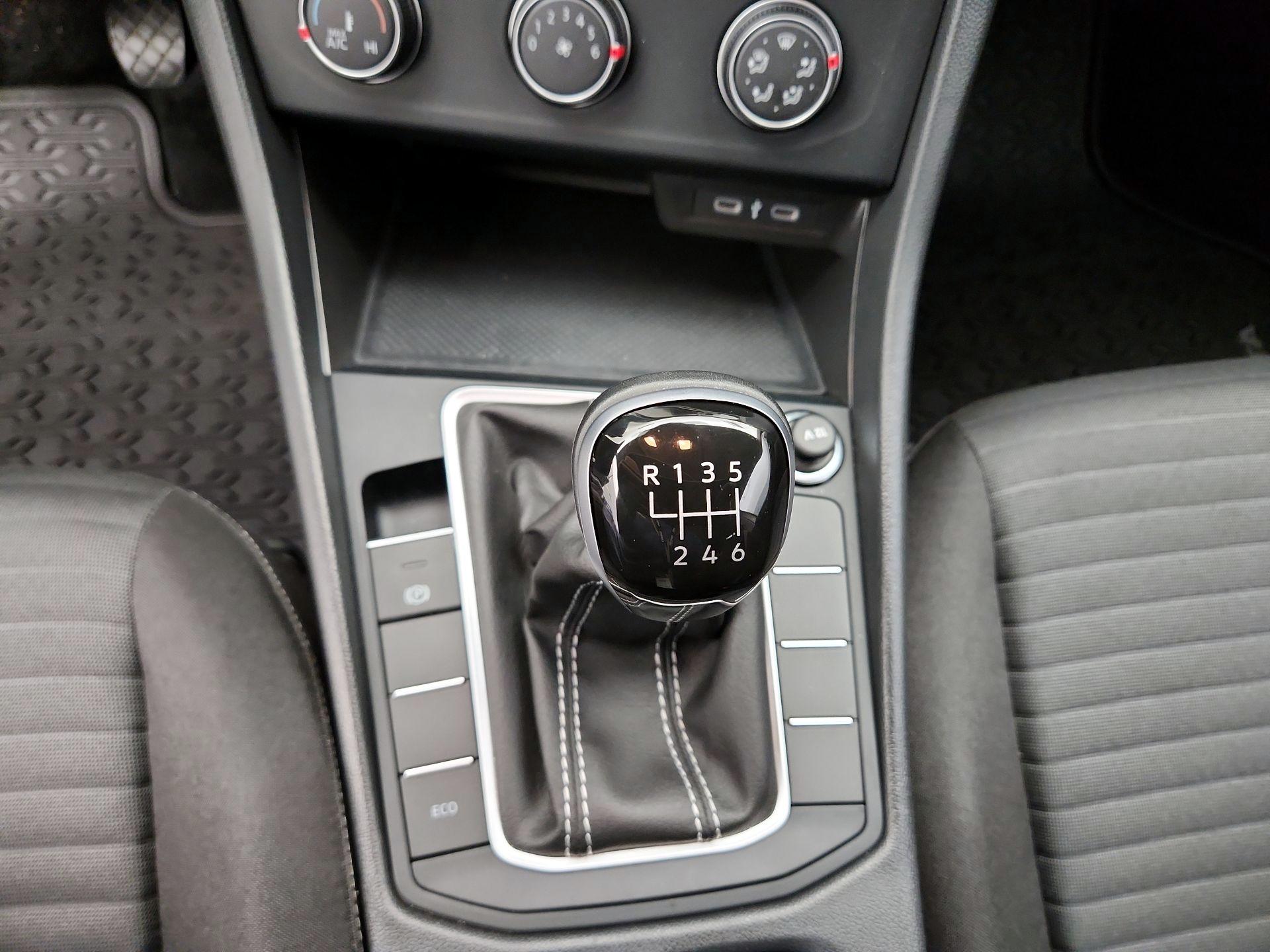 Thumbnail: 2024 Volkswagen Jetta - 16