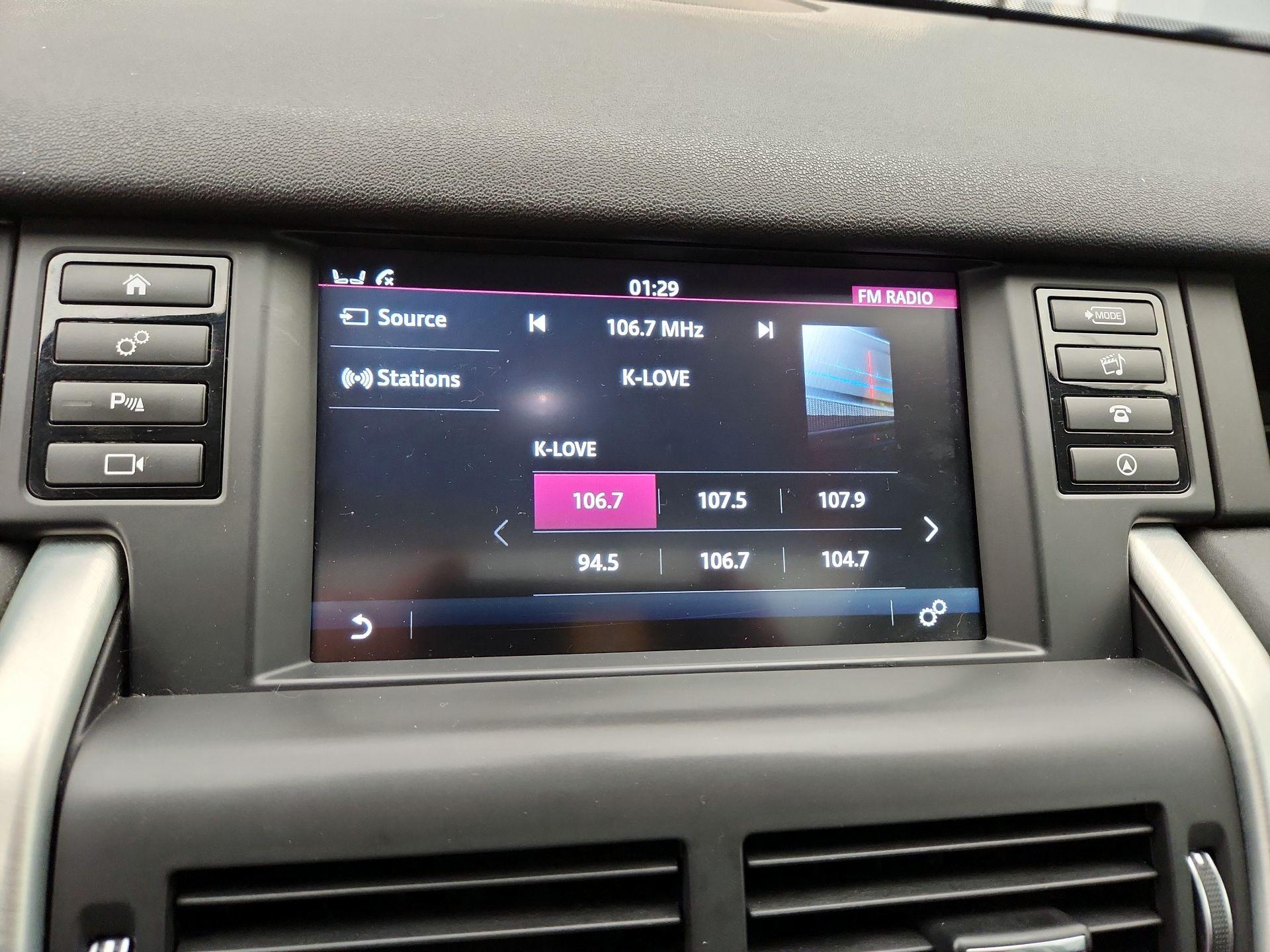 Thumbnail: 2019 Land Rover Discovery Sport - 16