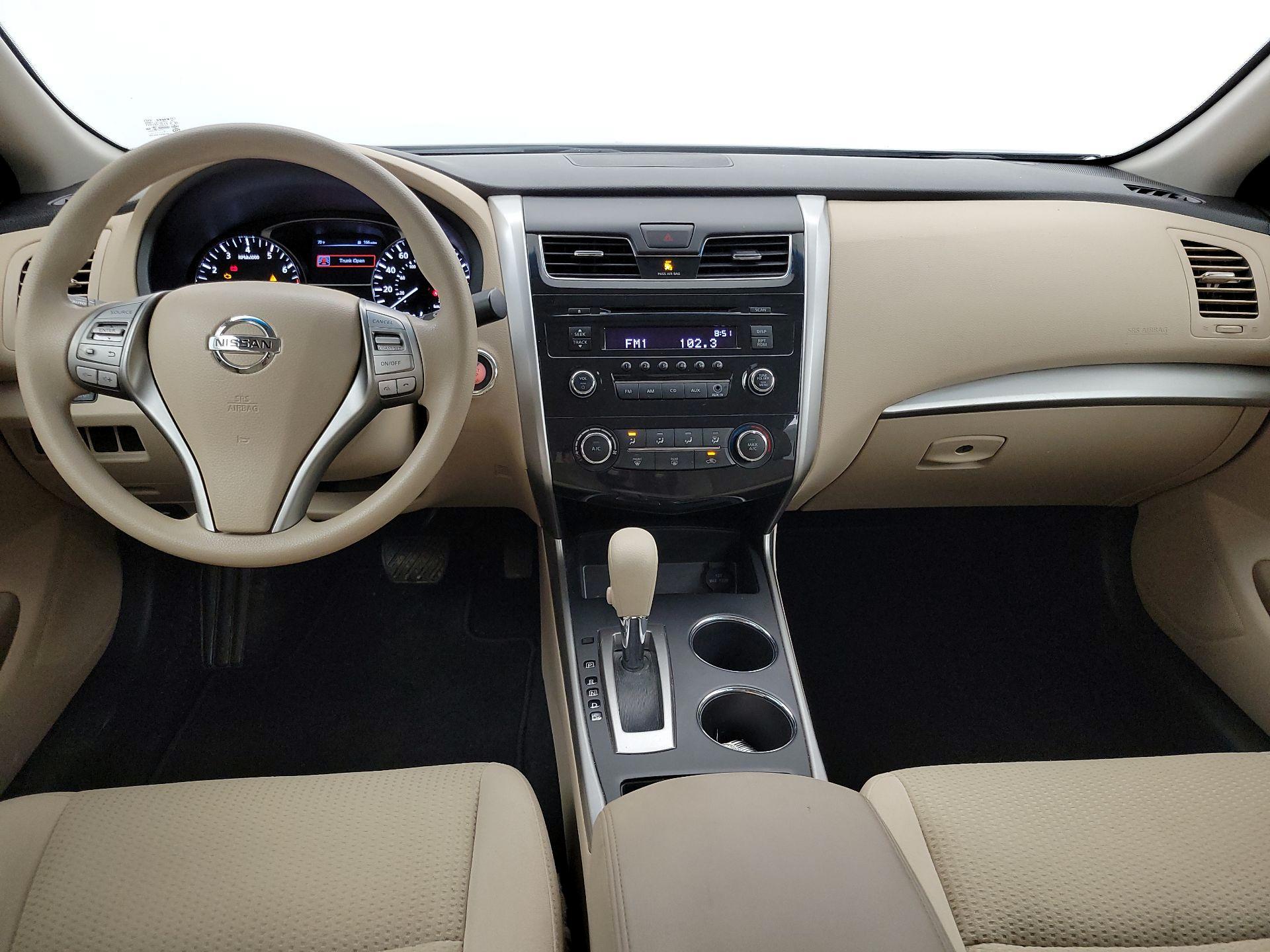 Thumbnail: 2015 Nissan Altima - 9
