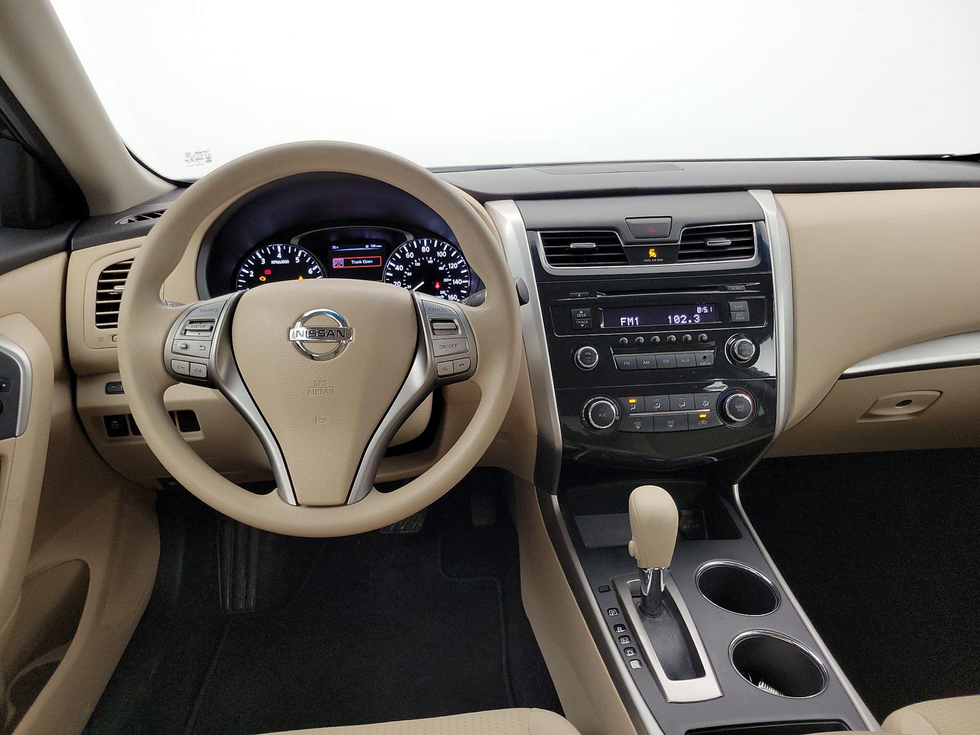 Thumbnail: 2015 Nissan Altima - 10
