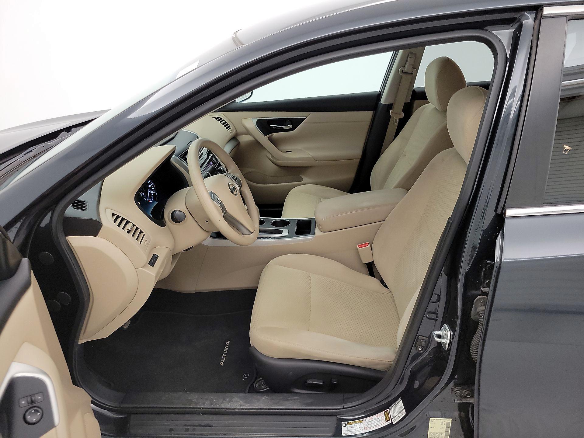 Thumbnail: 2015 Nissan Altima - 11