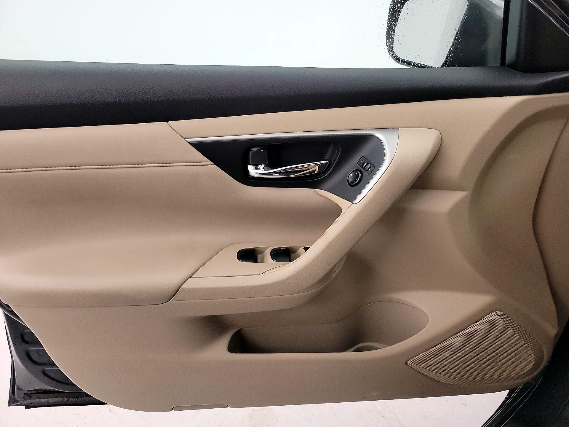 Thumbnail: 2015 Nissan Altima - 12