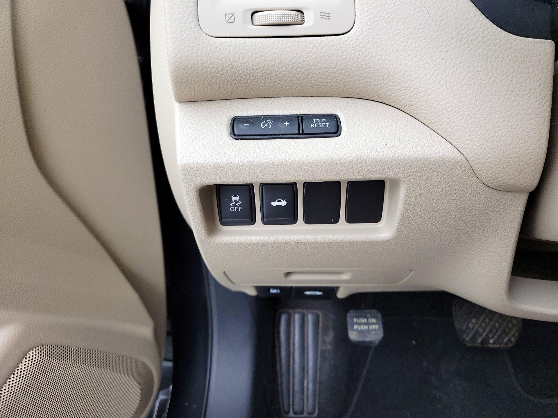 Thumbnail: 2015 Nissan Altima - 13