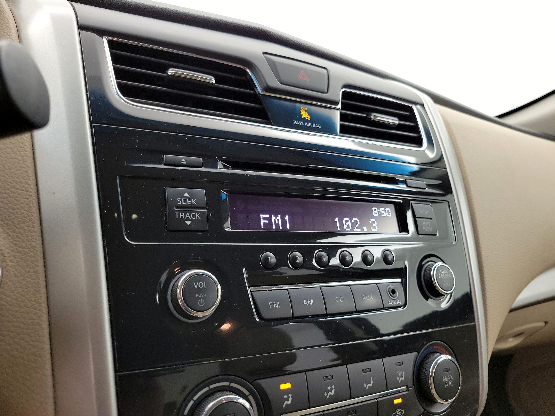 Thumbnail: 2015 Nissan Altima - 14