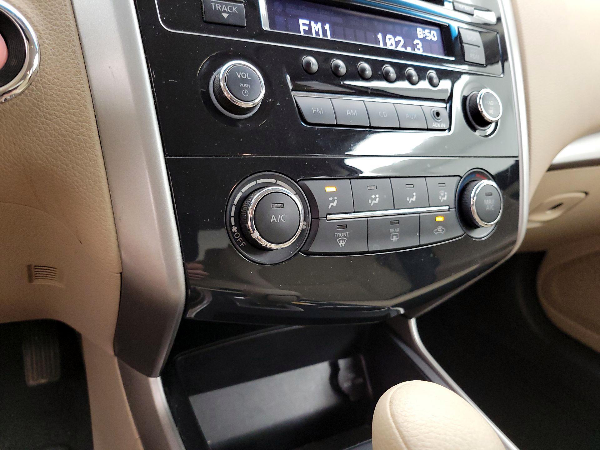 Thumbnail: 2015 Nissan Altima - 15