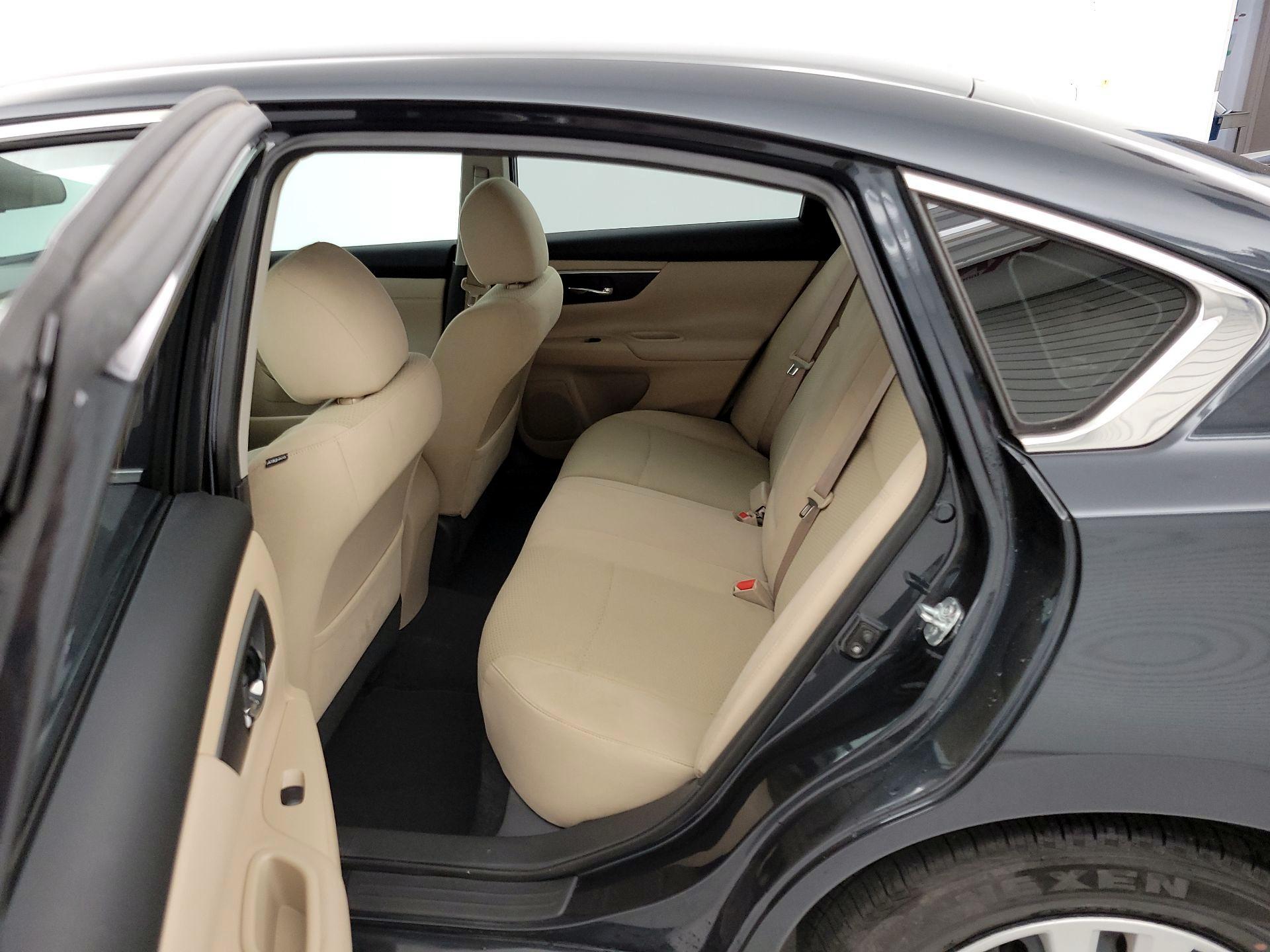 Thumbnail: 2015 Nissan Altima - 18