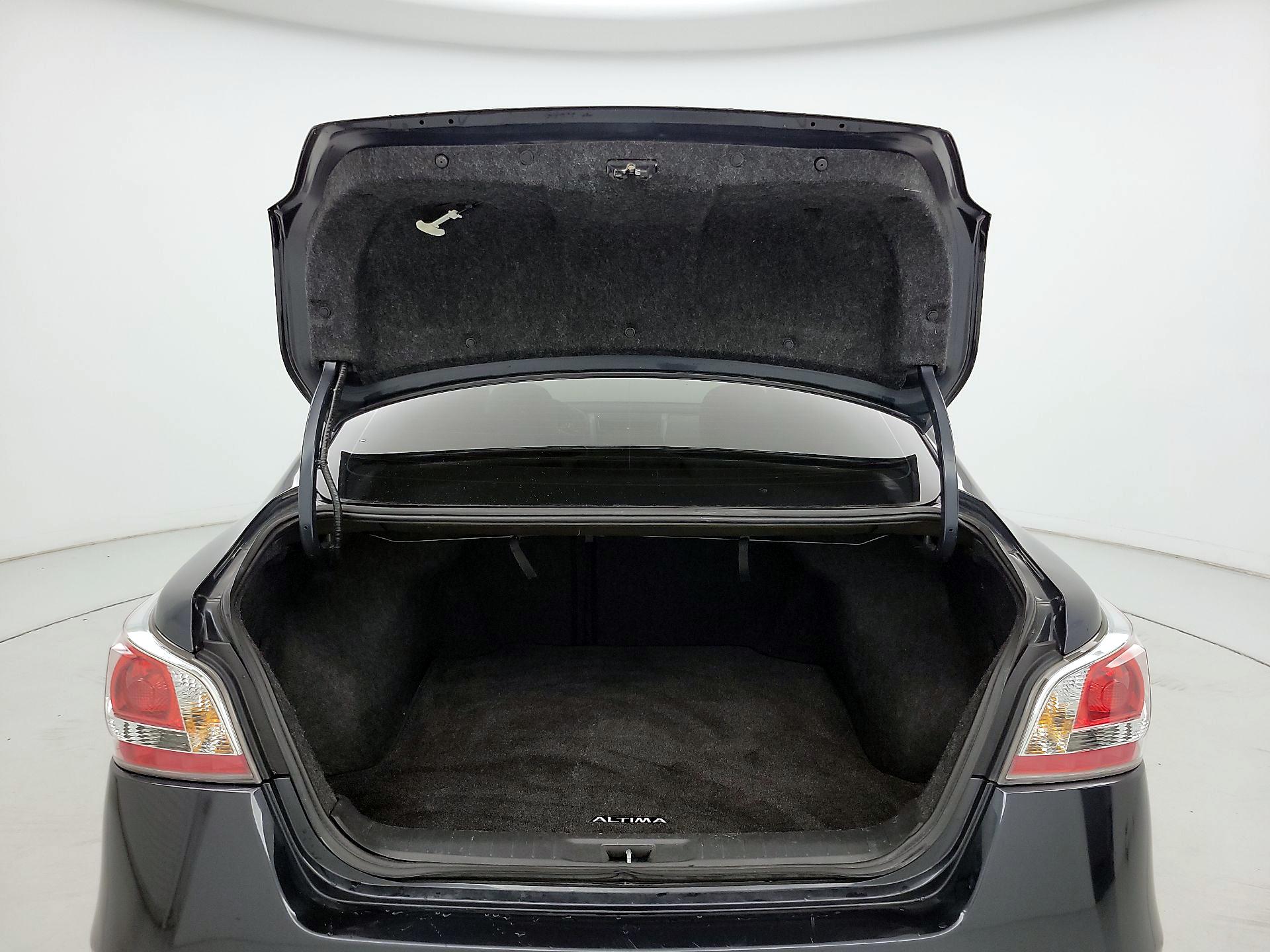 Thumbnail: 2015 Nissan Altima - 19