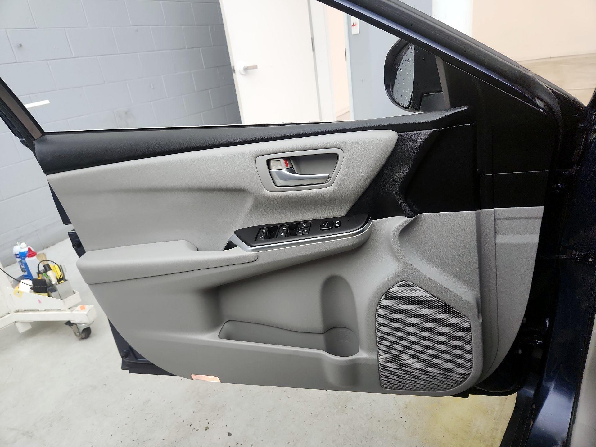 Thumbnail: 2016 Toyota Camry - 12