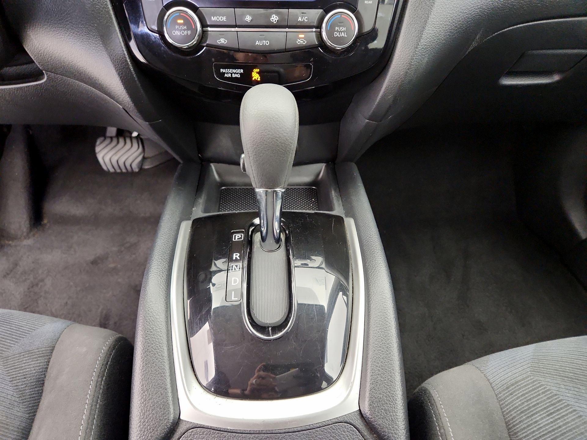 Thumbnail: 2016 Nissan Rogue - 15