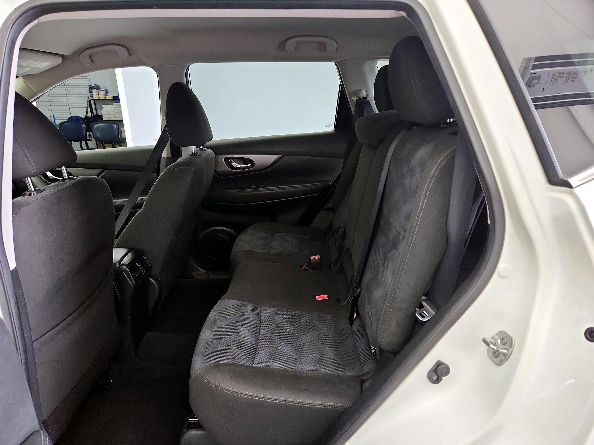 Thumbnail: 2016 Nissan Rogue - 17