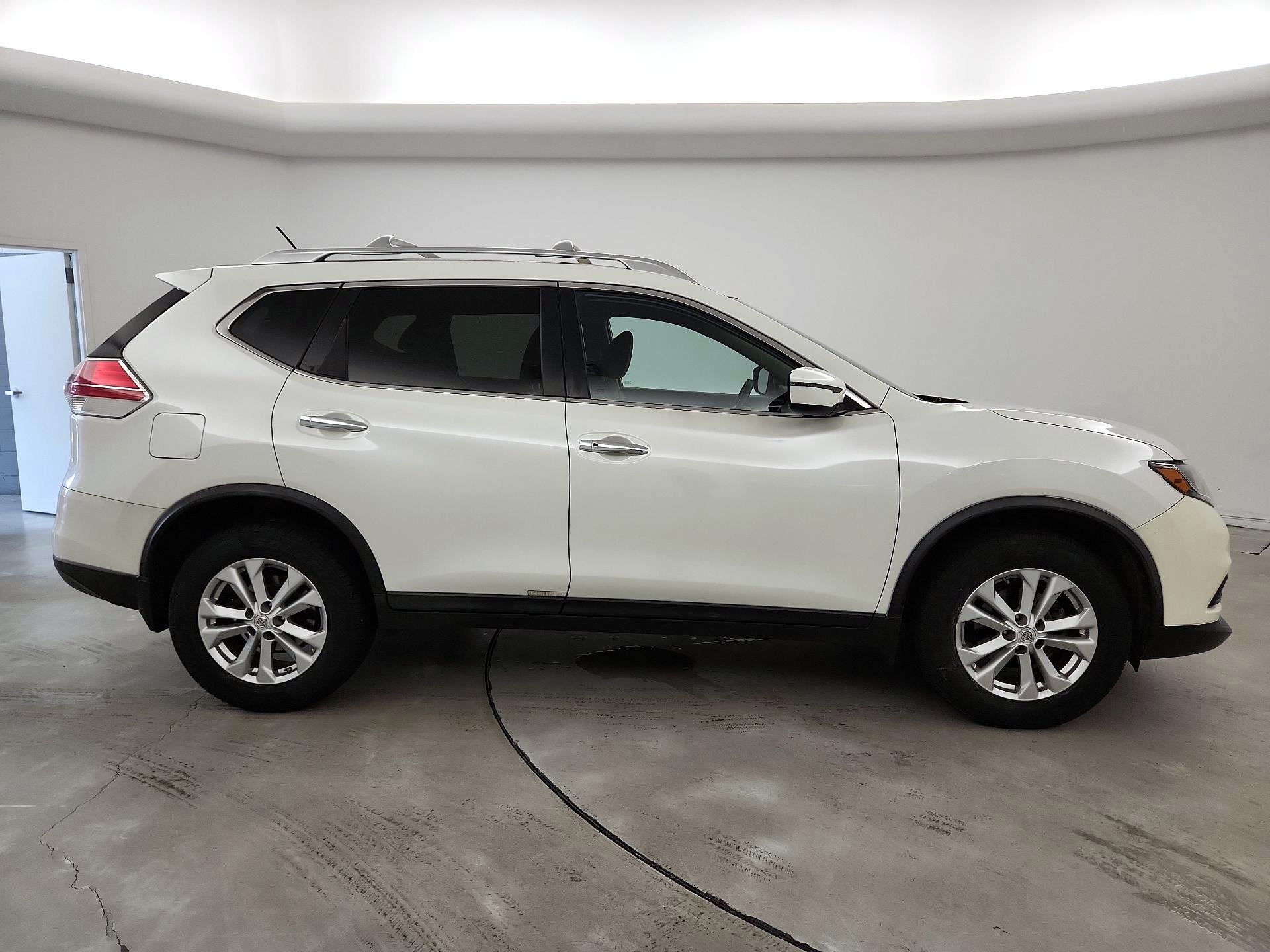 Thumbnail: 2016 Nissan Rogue - 4