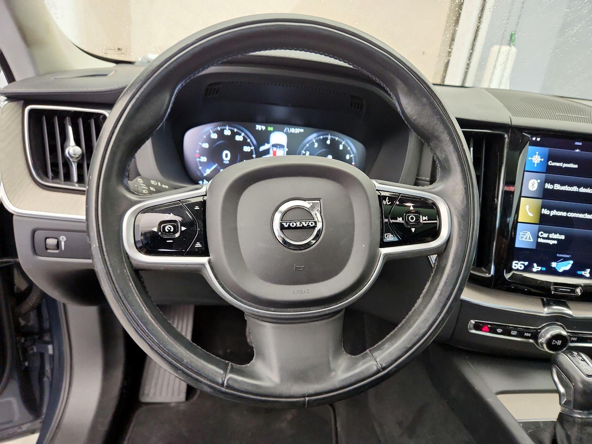 Thumbnail: 2021 Volvo XC60 - 10
