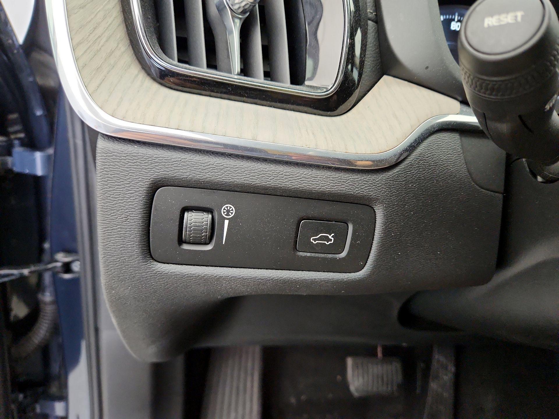 Thumbnail: 2021 Volvo XC60 - 13