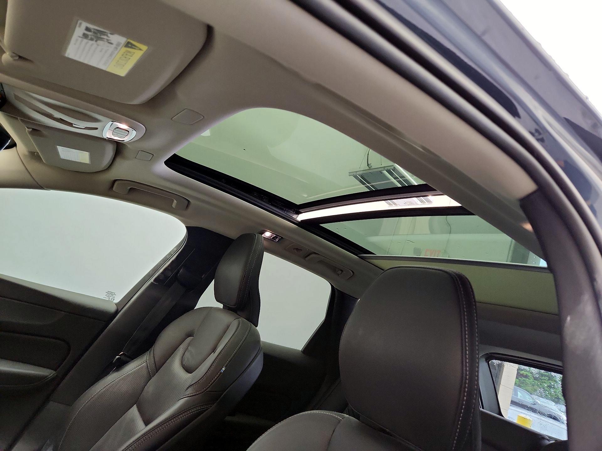Thumbnail: 2021 Volvo XC60 - 19