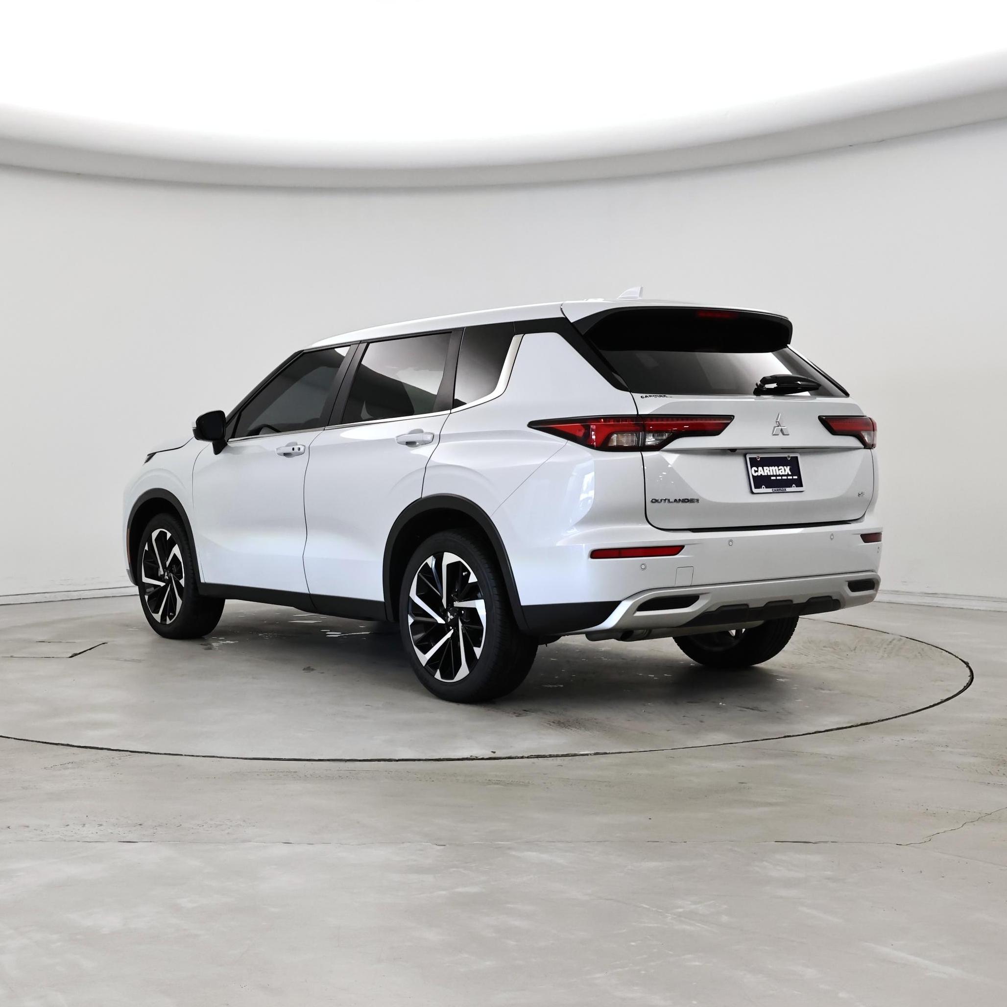 Thumbnail: 2024 Mitsubishi Outlander - 2
