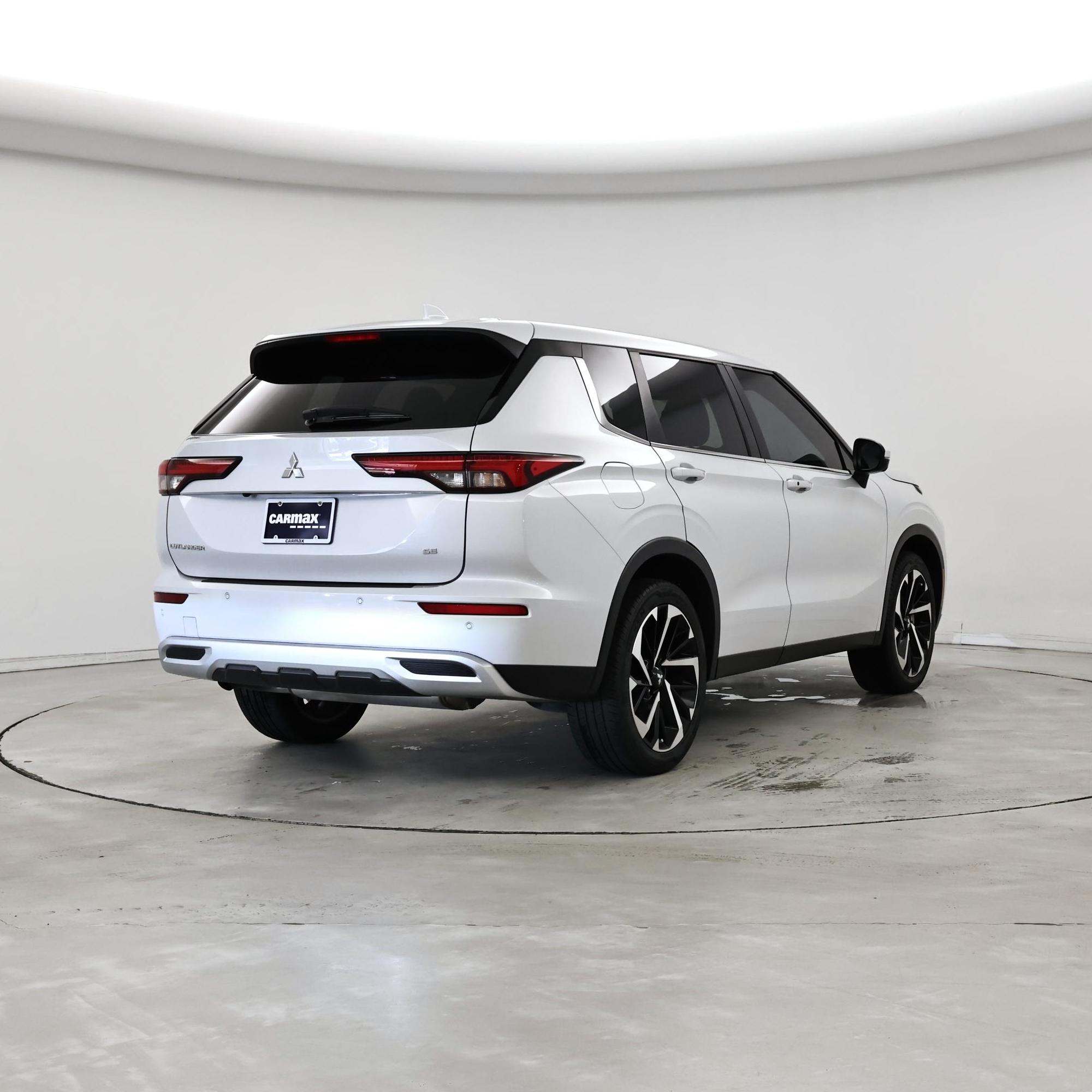 Thumbnail: 2024 Mitsubishi Outlander - 8
