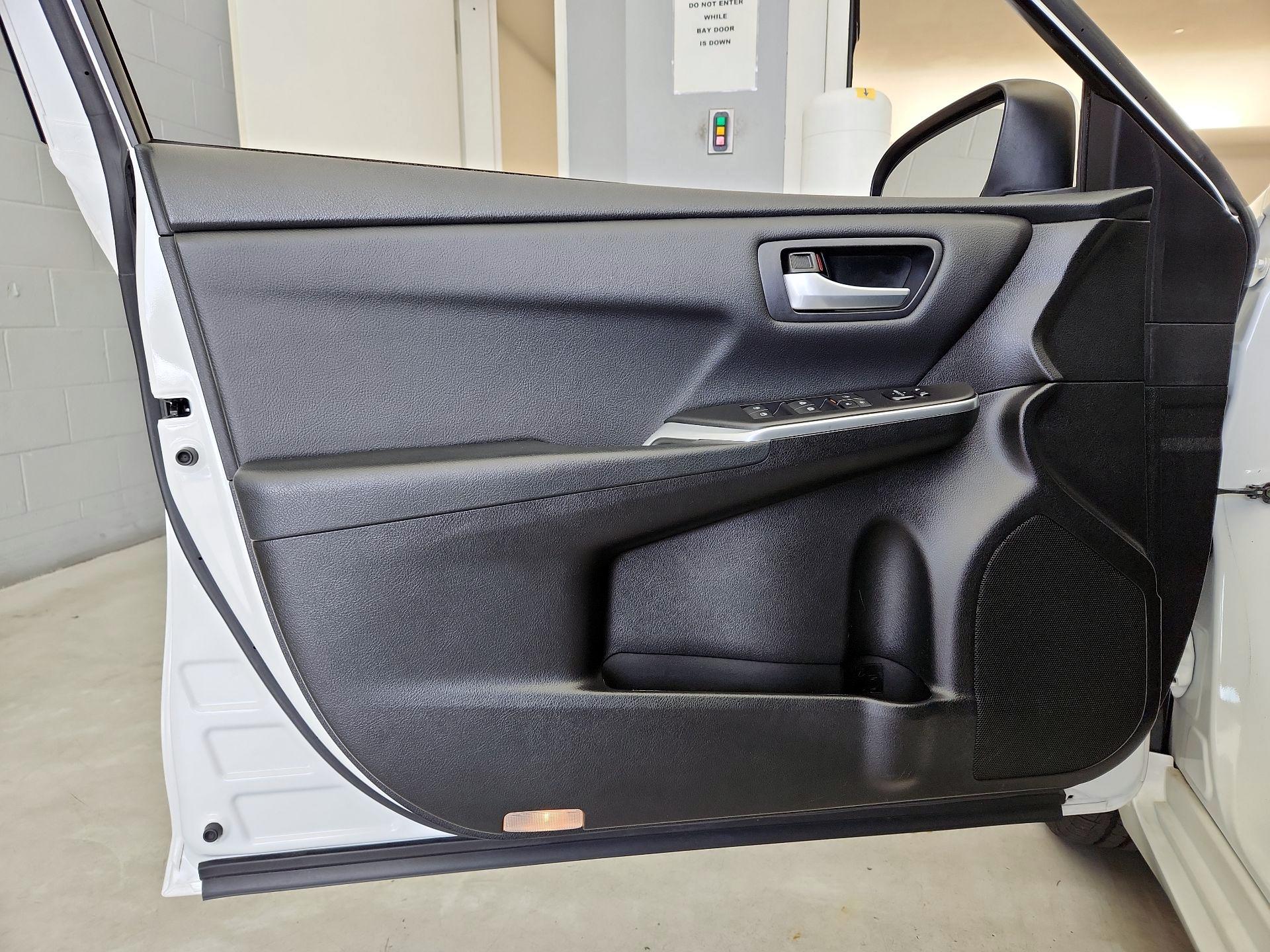 Thumbnail: 2017 Toyota Camry - 12