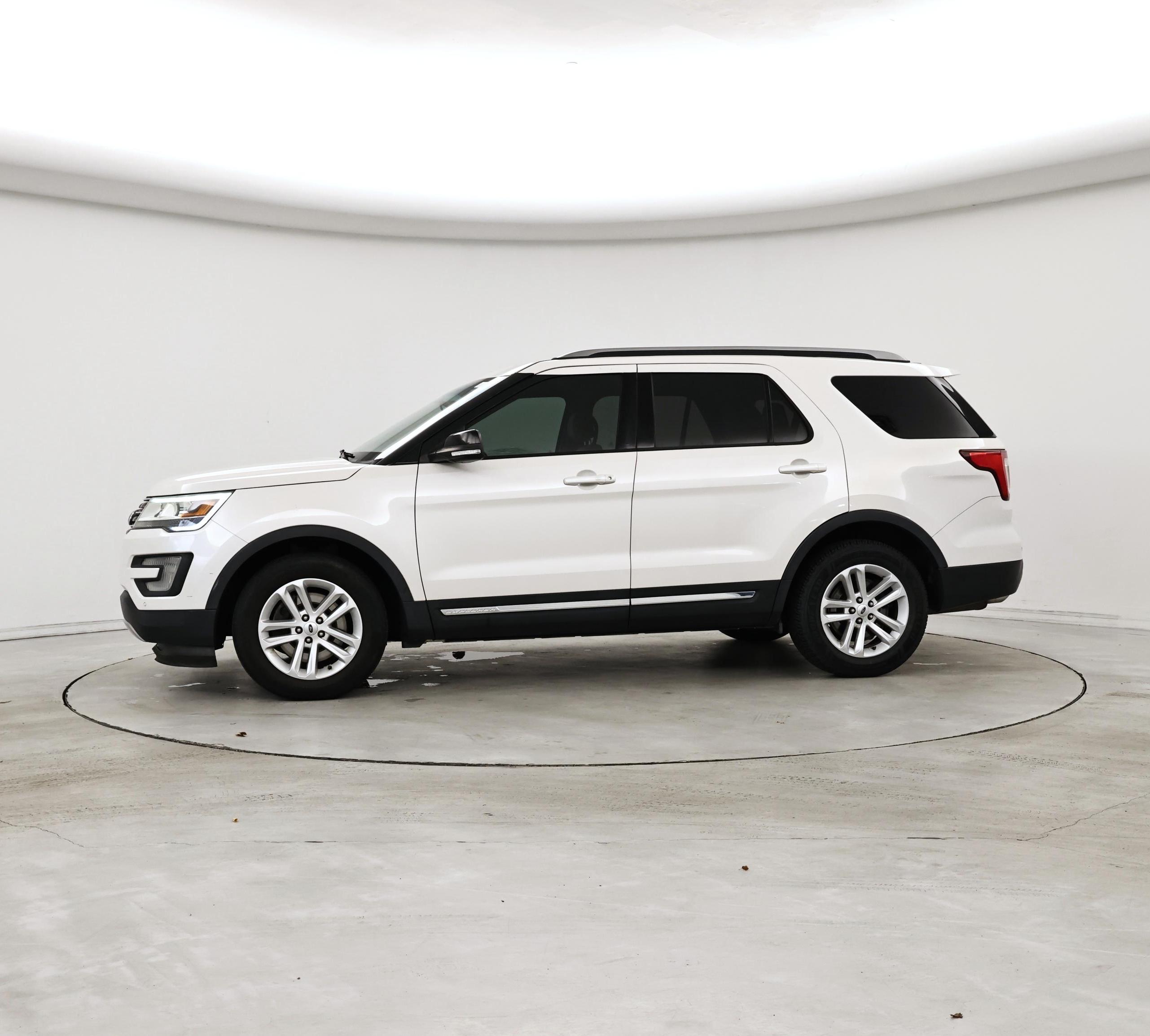 Thumbnail: 2017 Ford Explorer - 3