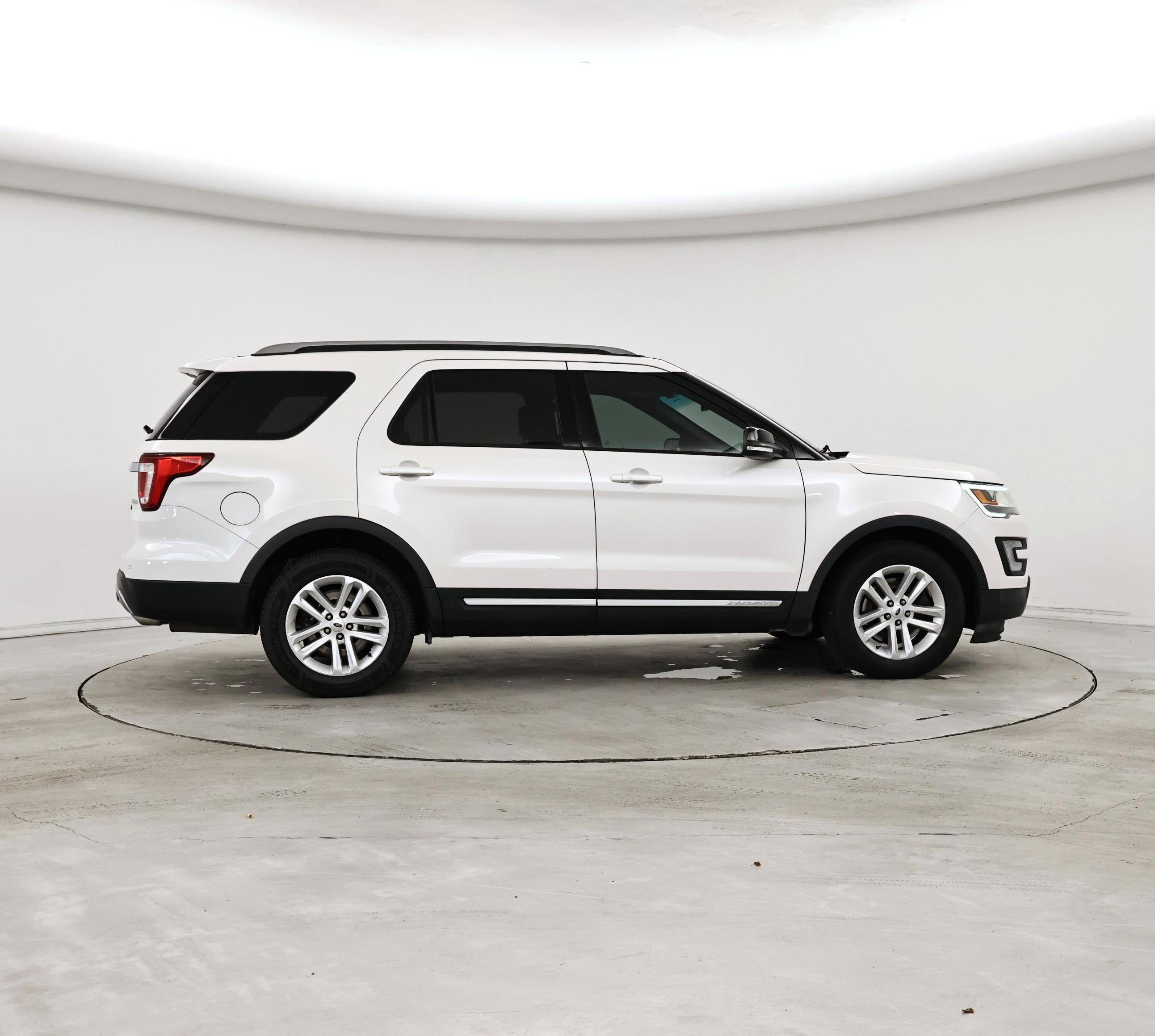 Thumbnail: 2017 Ford Explorer - 7