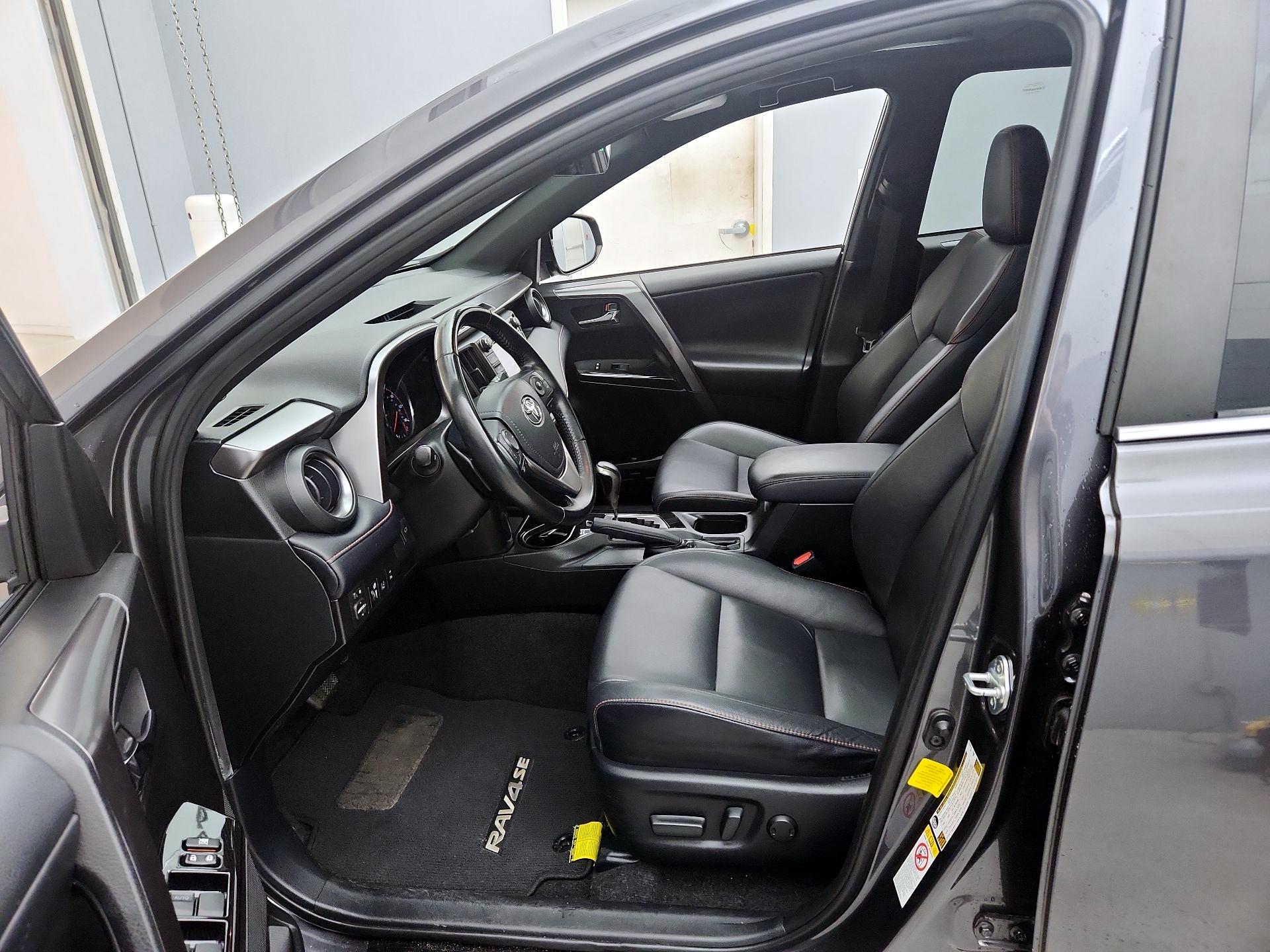 Thumbnail: 2018 Toyota RAV4 - 11