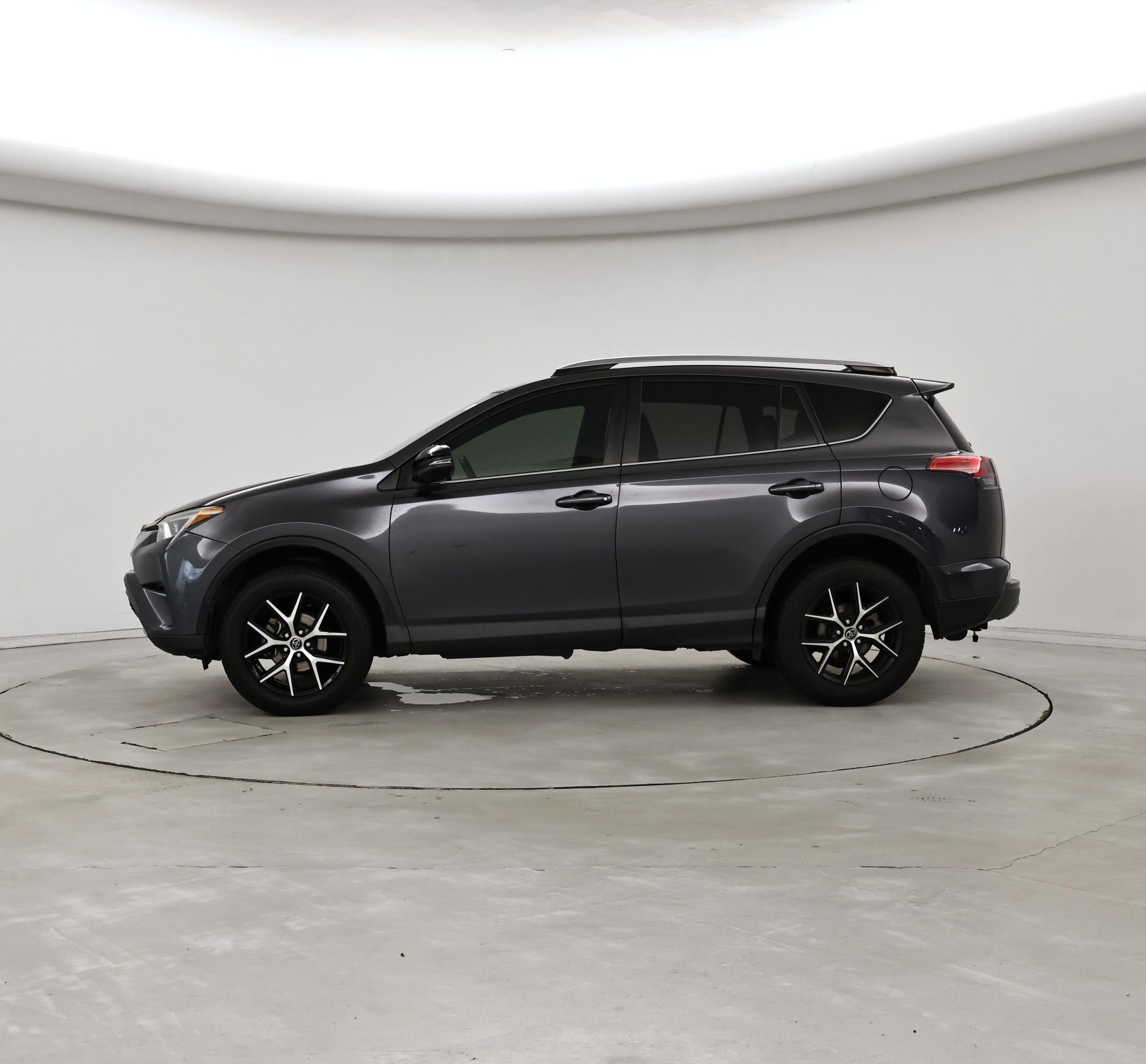 Thumbnail: 2018 Toyota RAV4 - 3