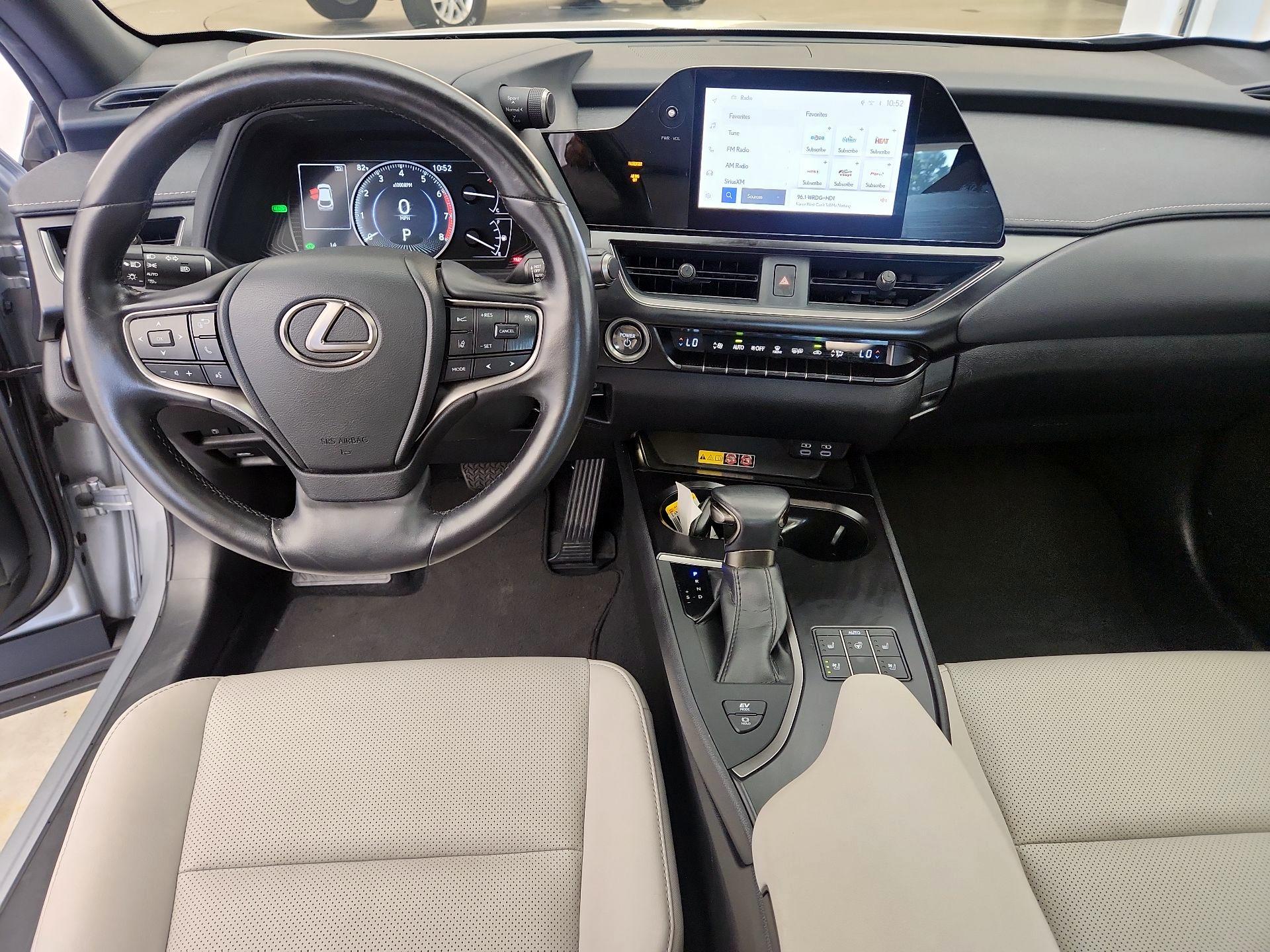 Thumbnail: 2023 Lexus UX - 9