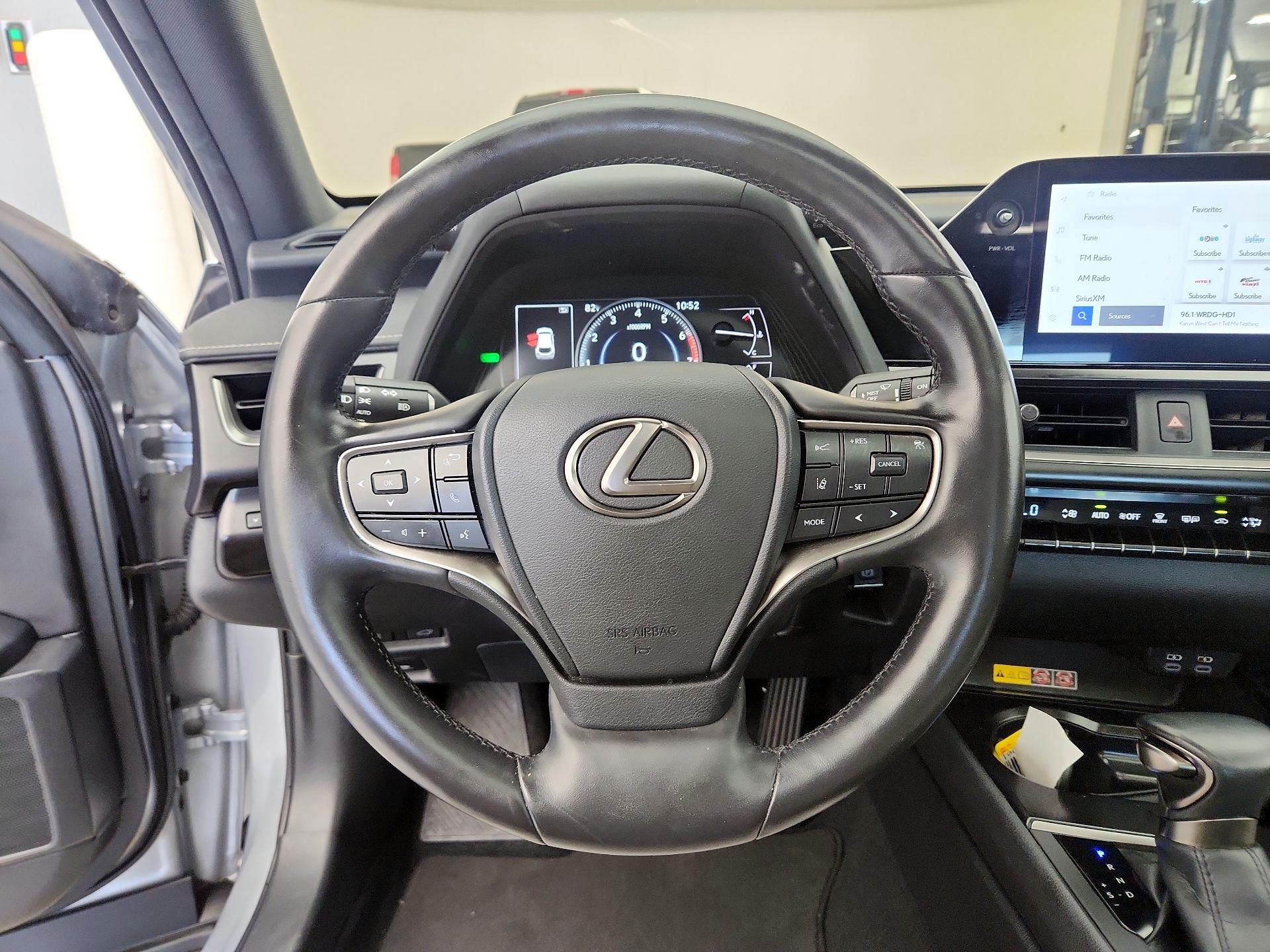 Thumbnail: 2023 Lexus UX - 10