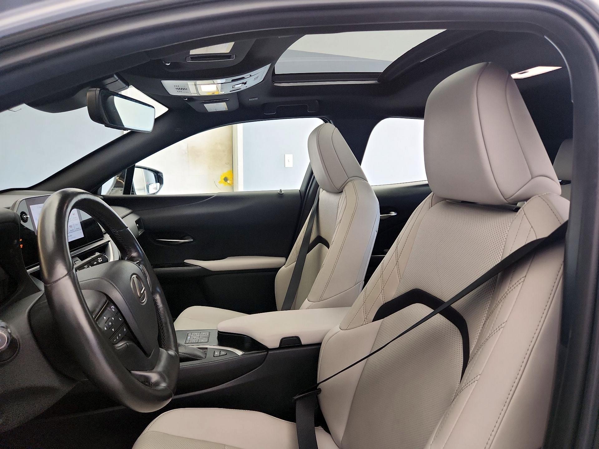 Thumbnail: 2023 Lexus UX - 19