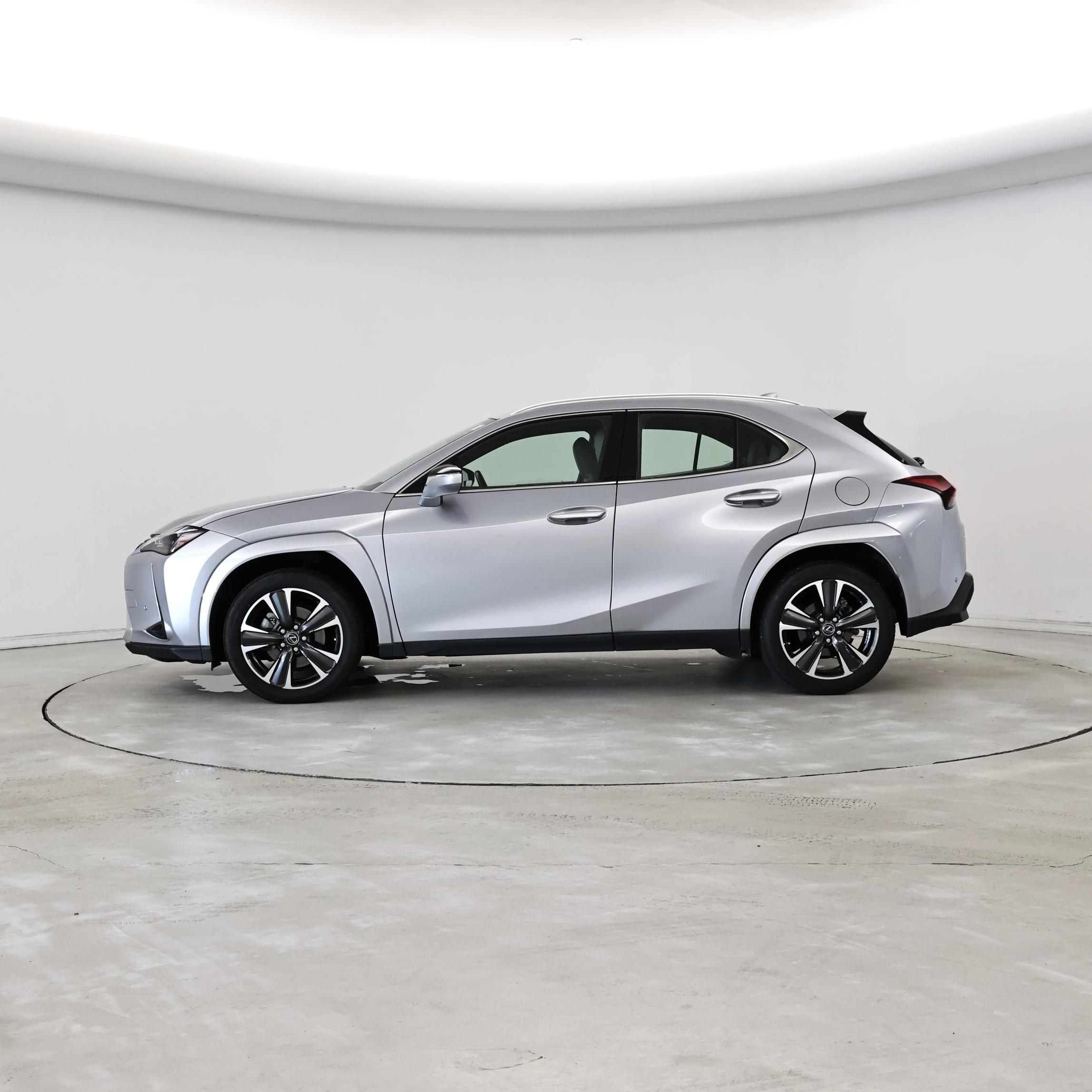 Thumbnail: 2023 Lexus UX - 3