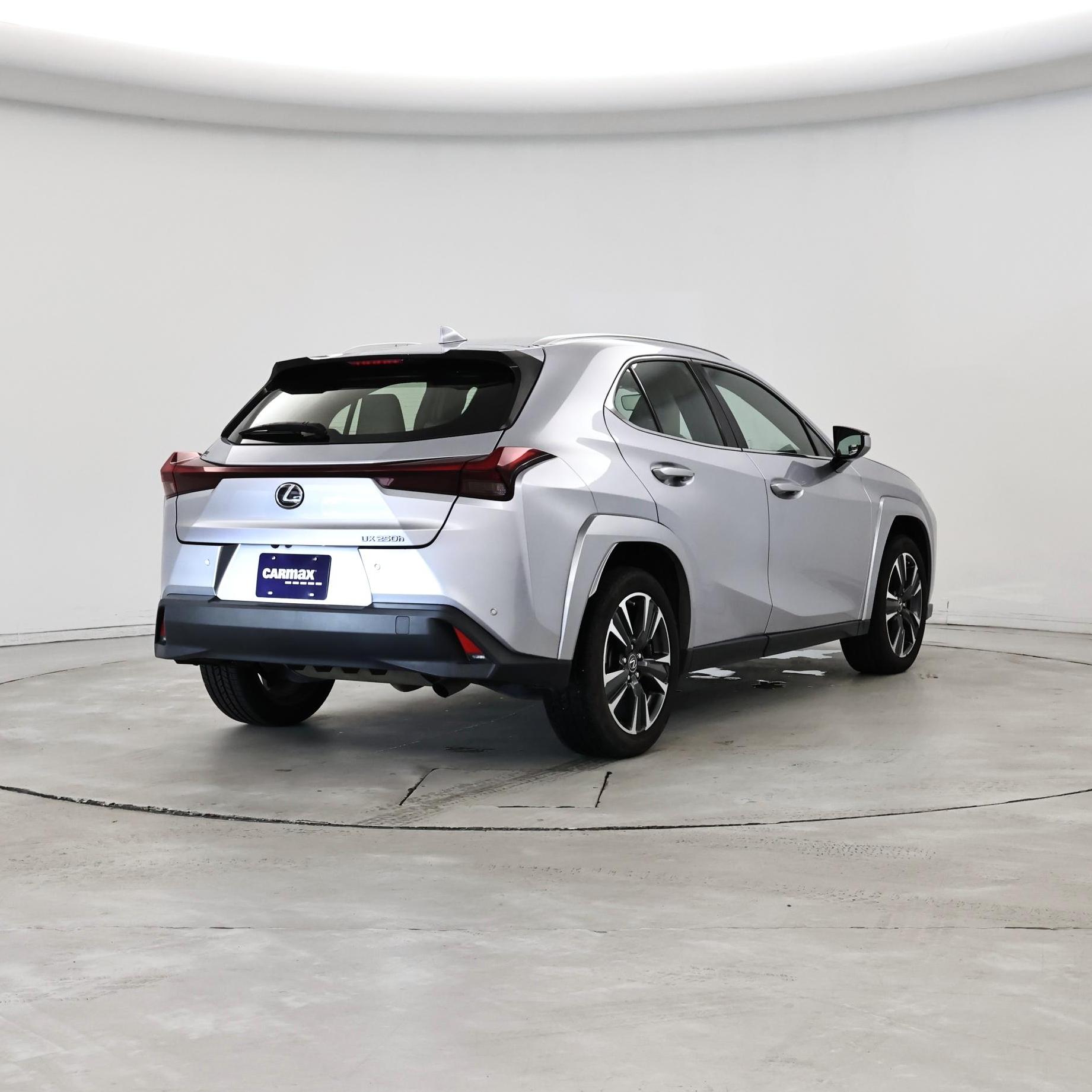 Thumbnail: 2023 Lexus UX - 8