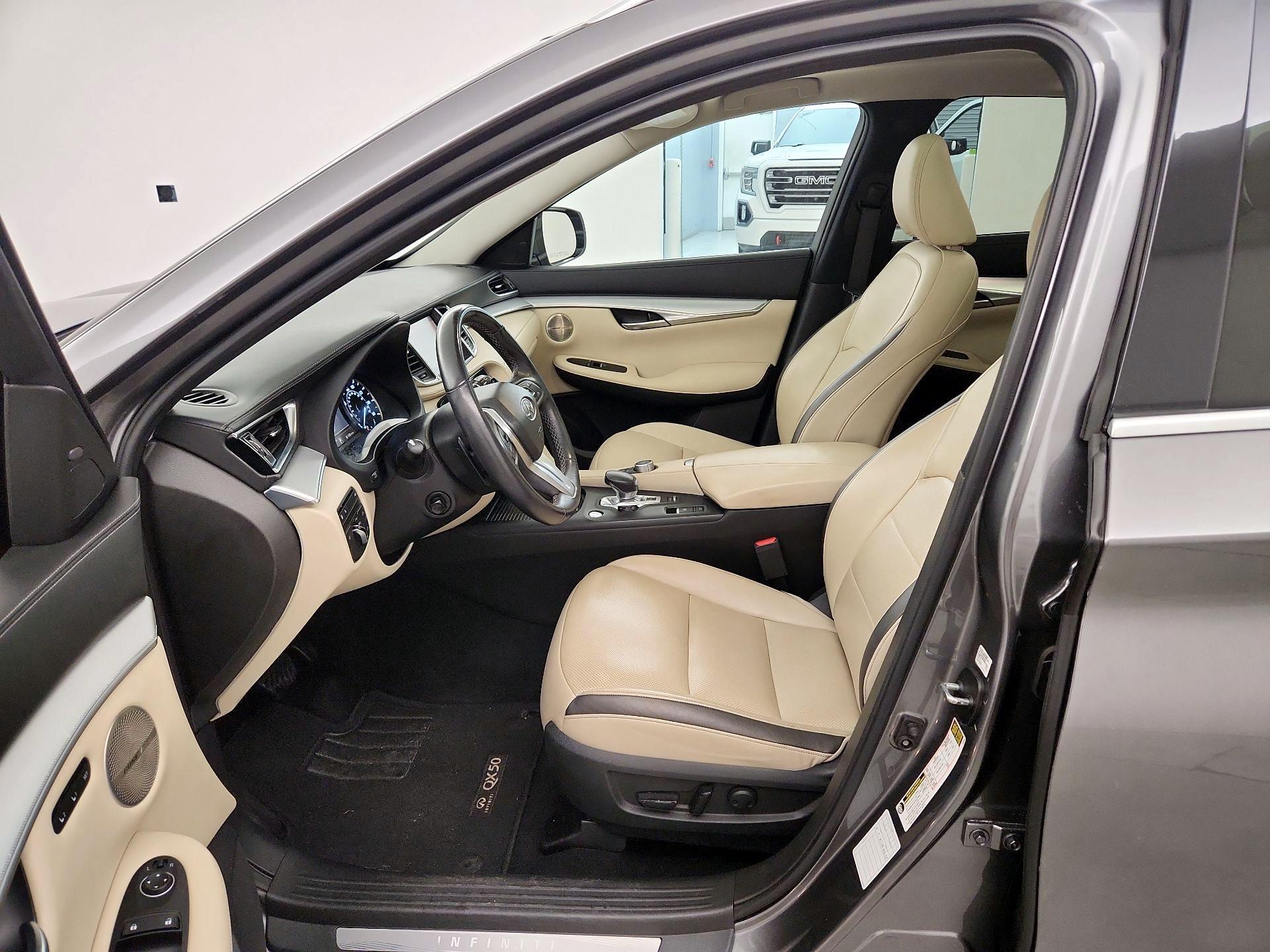 Thumbnail: 2019 INFINITI QX50 - 9